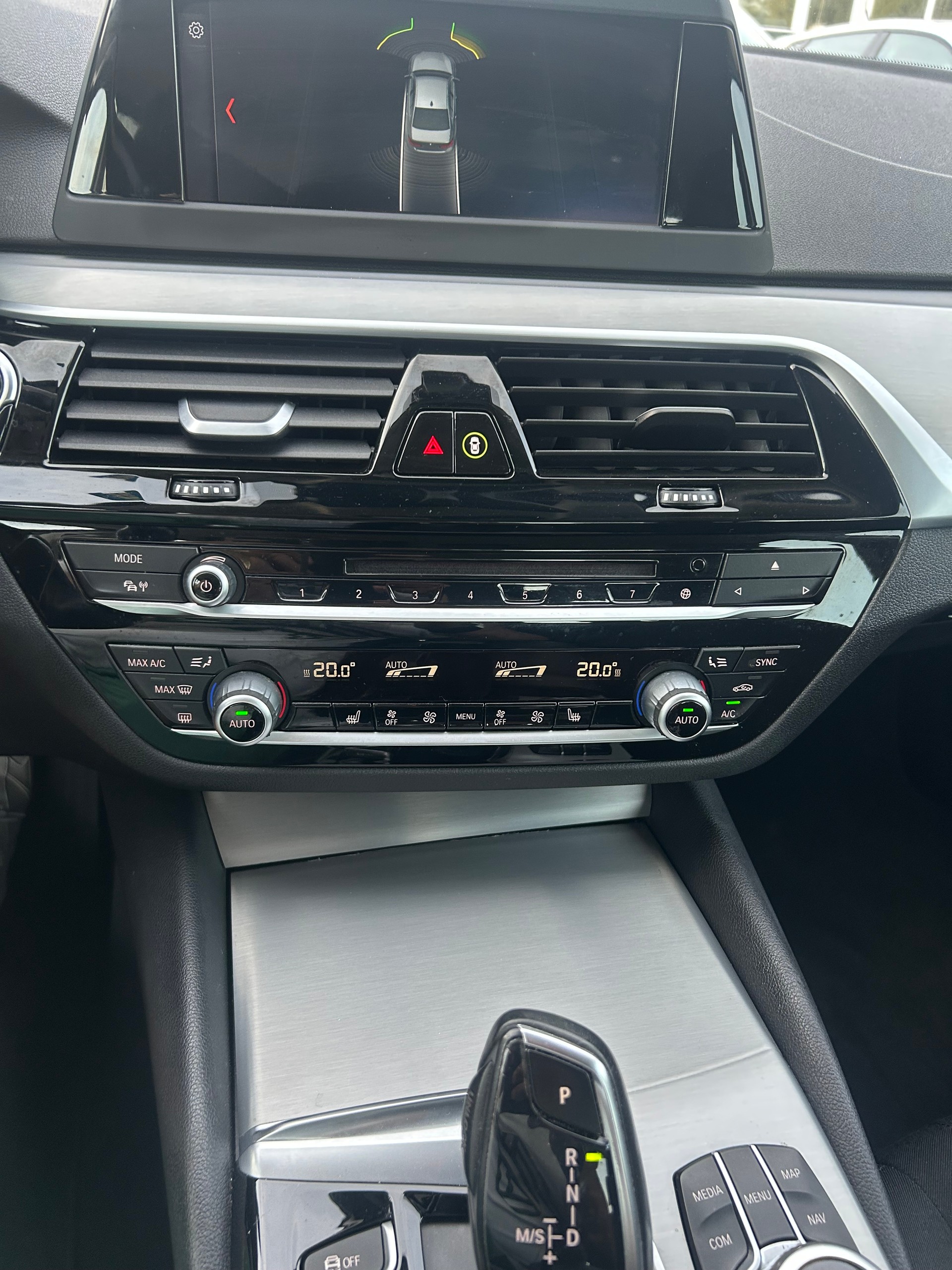 BMW 520d xDrive Steptronic-showroom-element-1