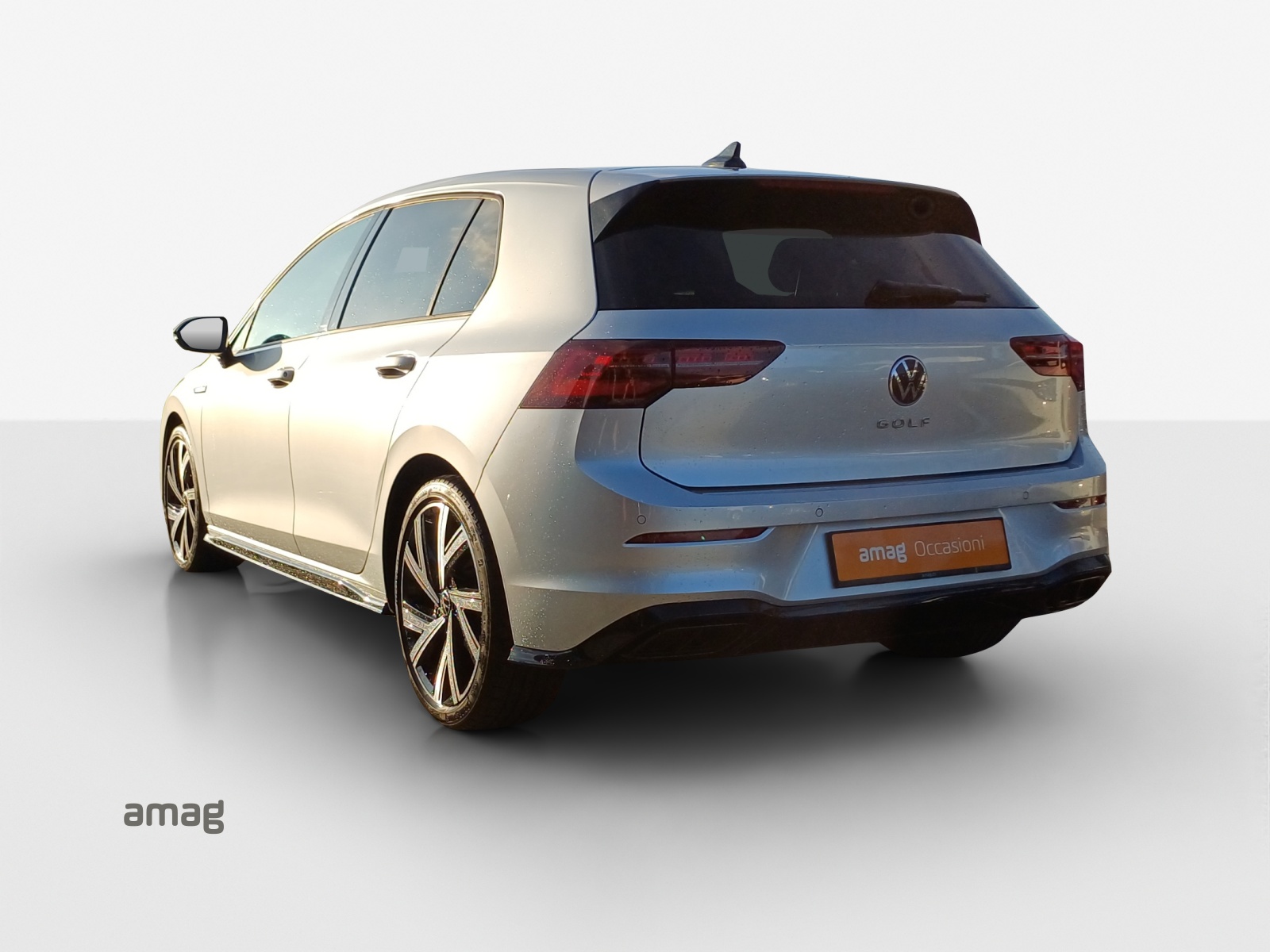 VW Golf 1.5 eTSI mHEV ACT R-Line 75 Edition DSG-showroom-element-2