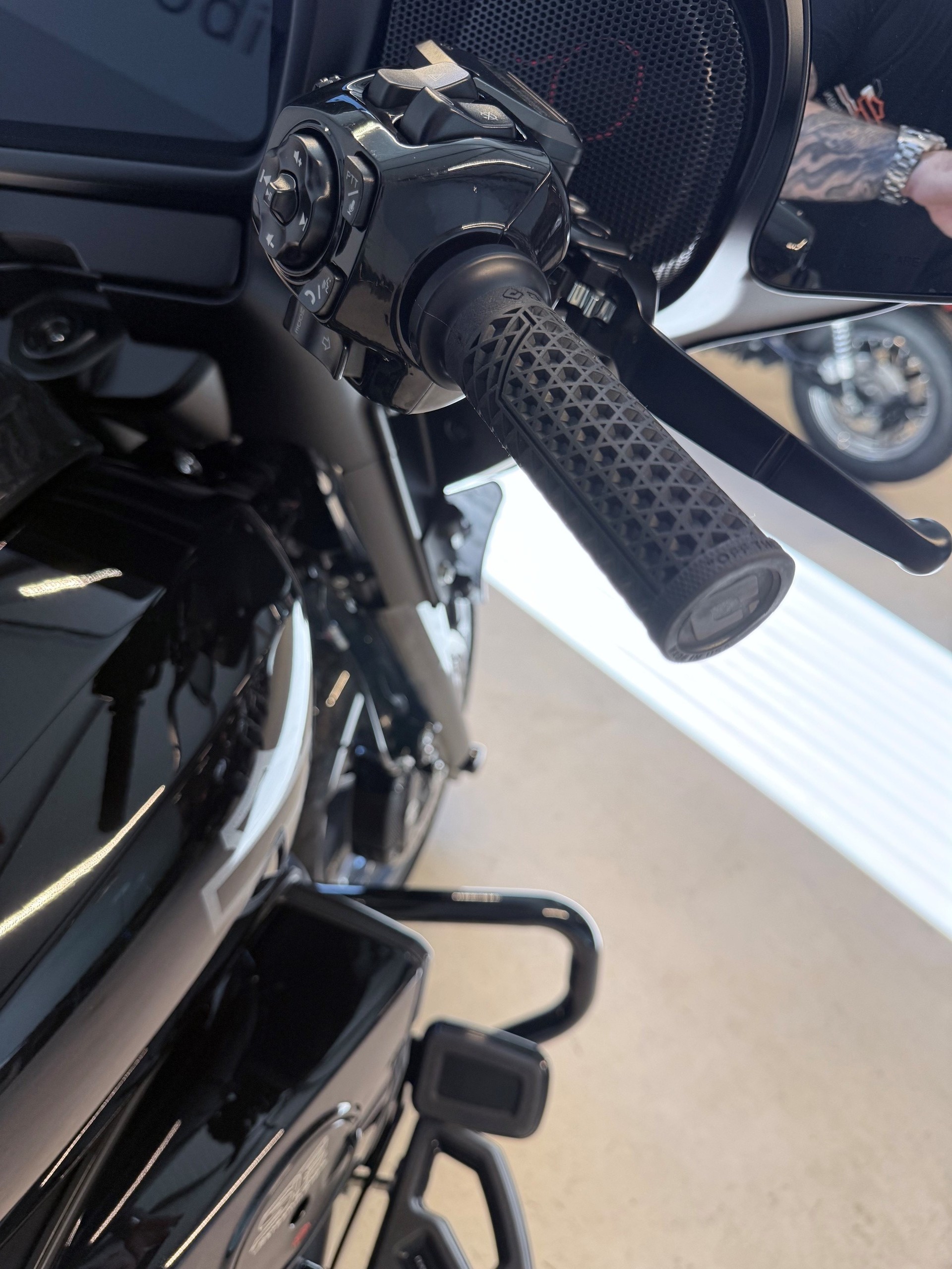 HARLEY-DAVIDSON FLHX Street Glide Black Finish 117-image-7