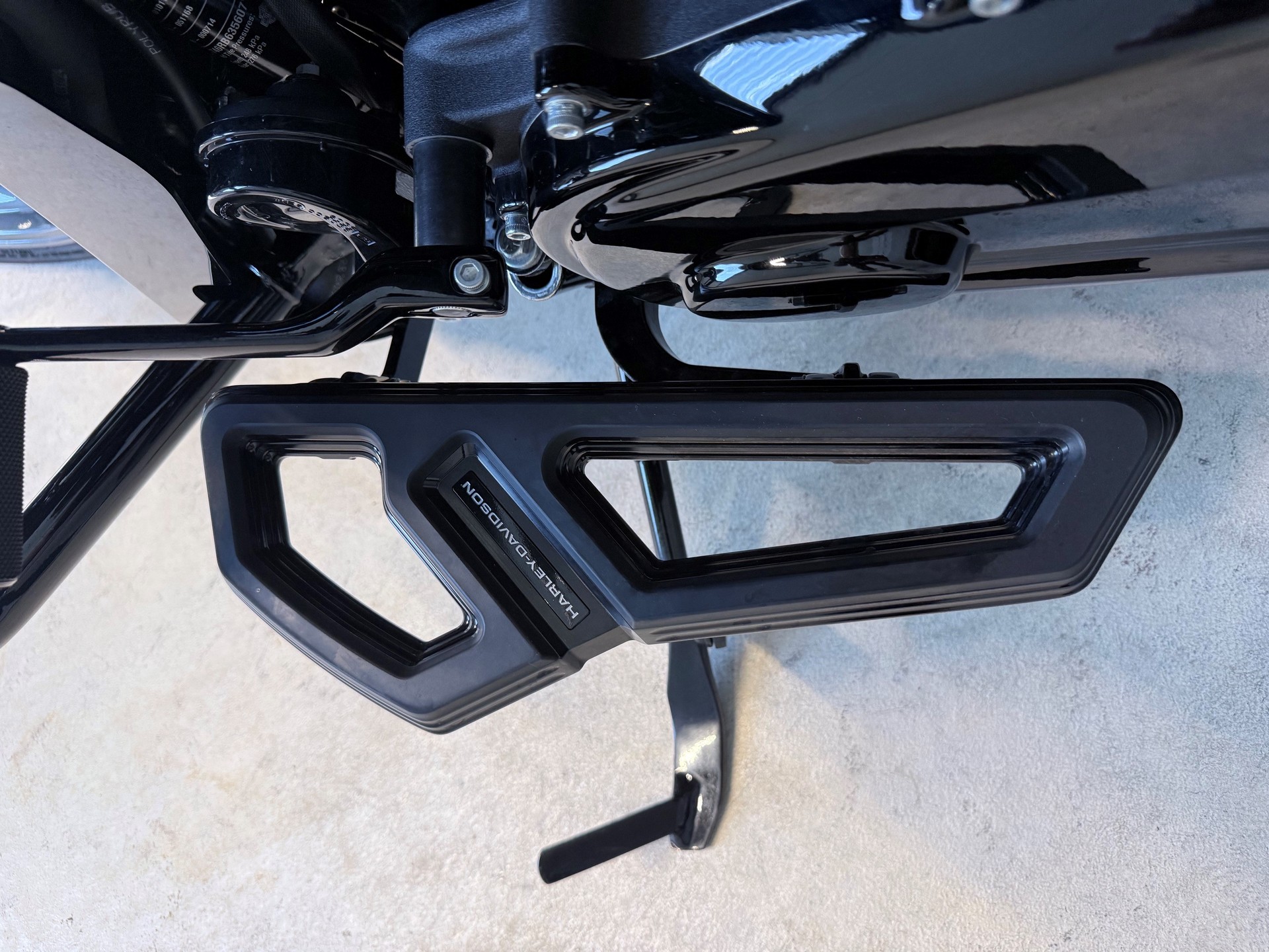 HARLEY-DAVIDSON FLHX Street Glide Black Finish 117-image-6