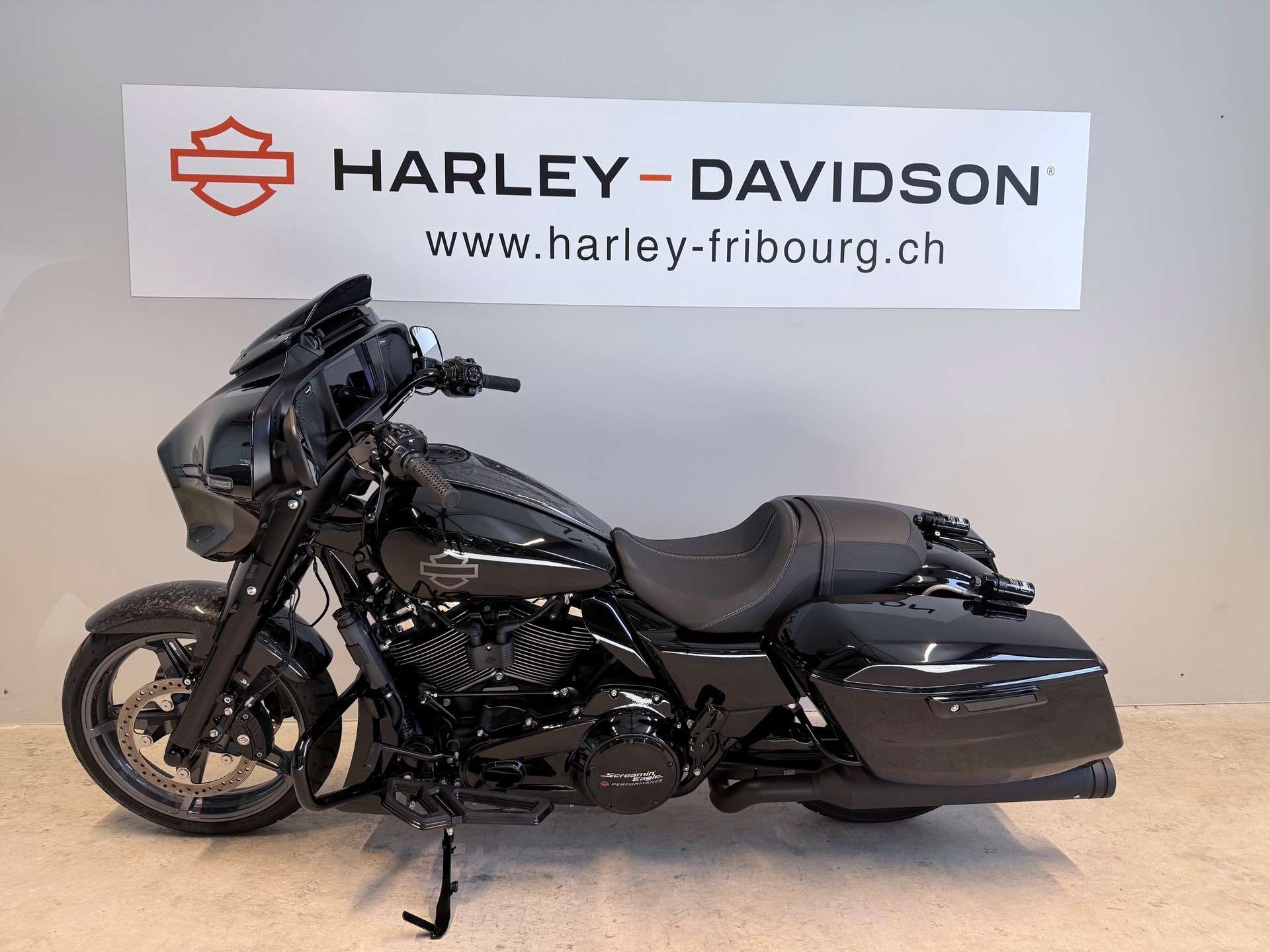 HARLEY-DAVIDSON FLHX Street Glide Black Finish 117-image-2