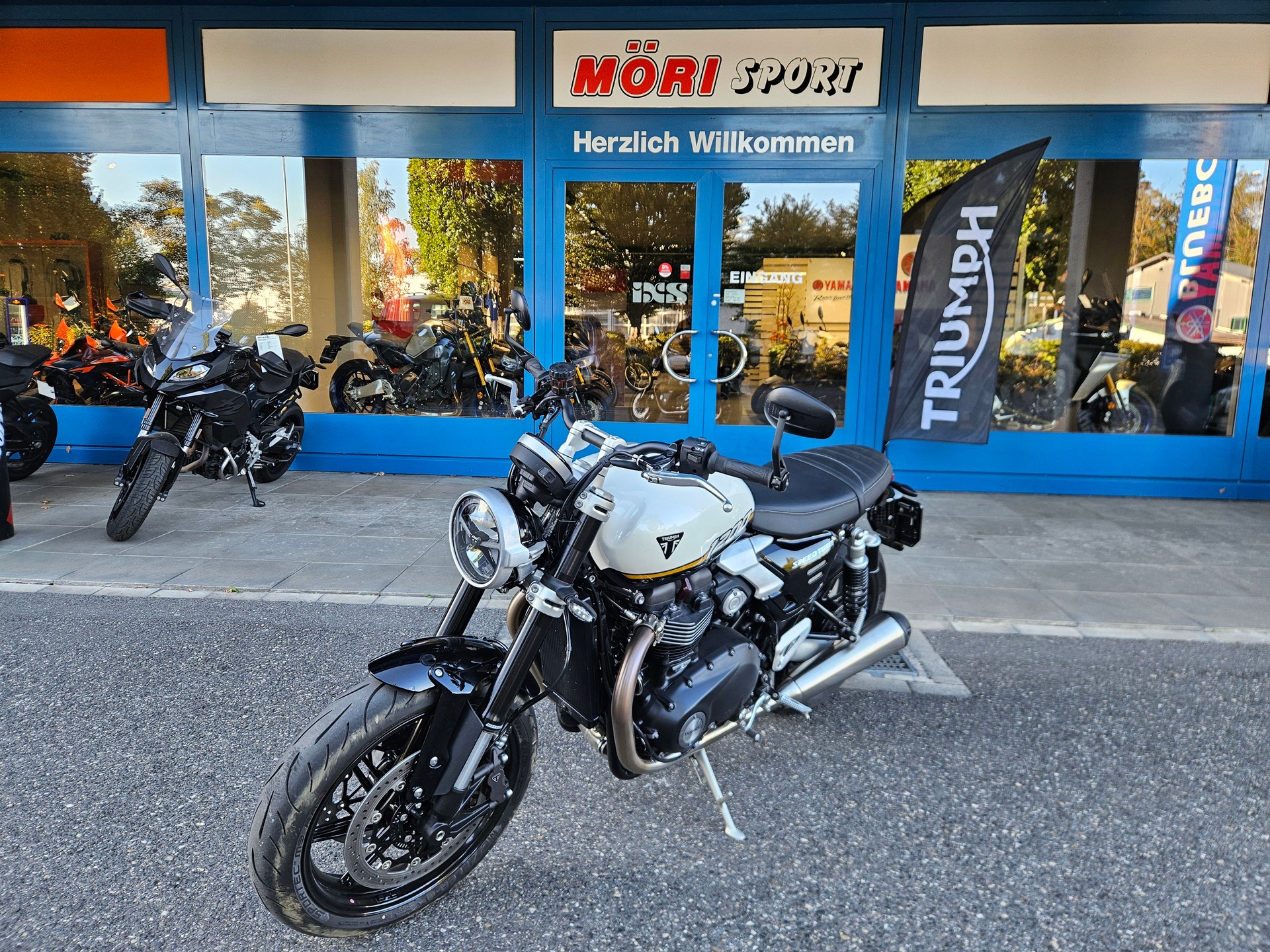 TRIUMPH Speed Twin 1200-image-2