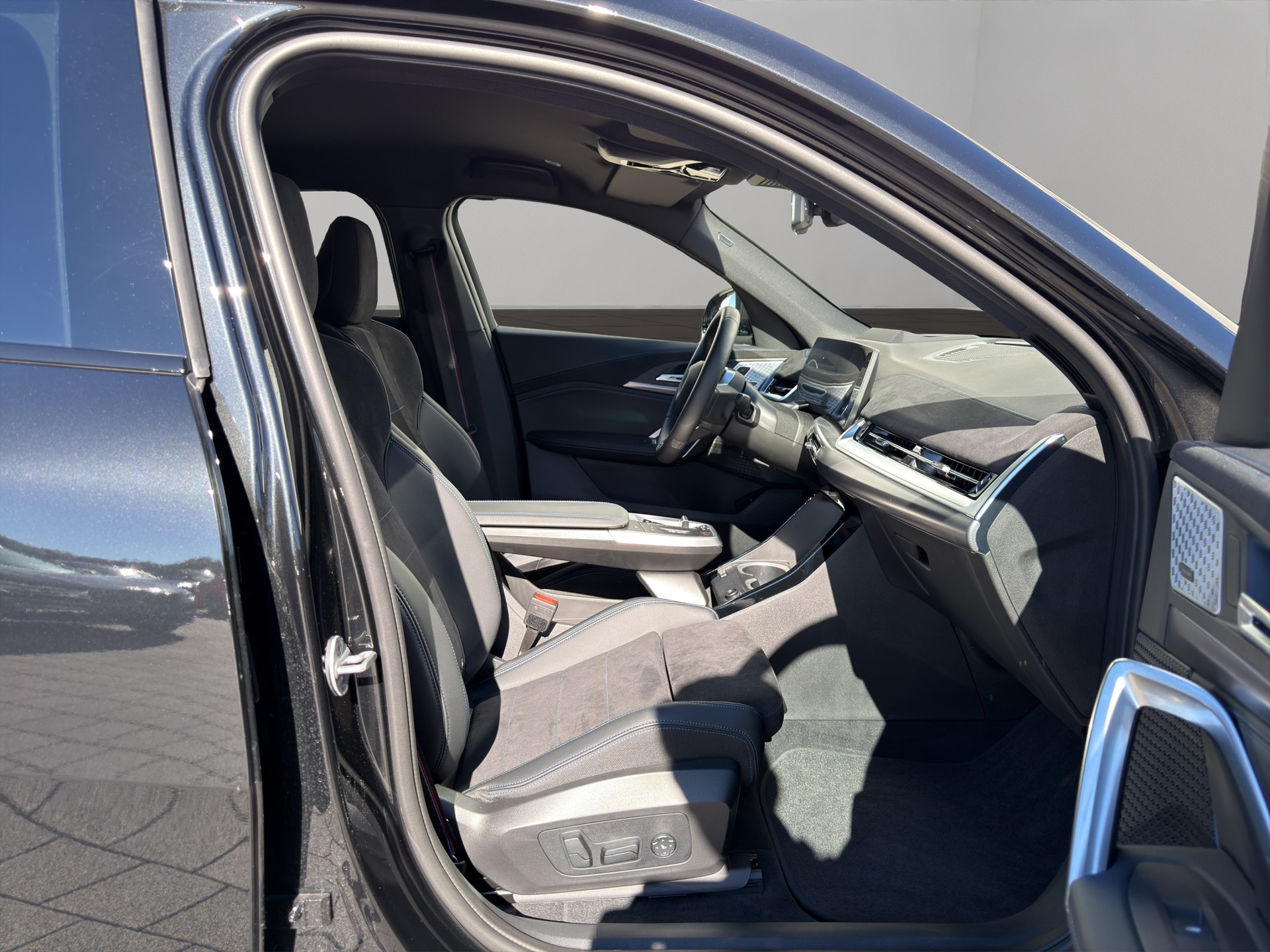 BMW iX2 xDrive 30 M Sport Pro-image-19