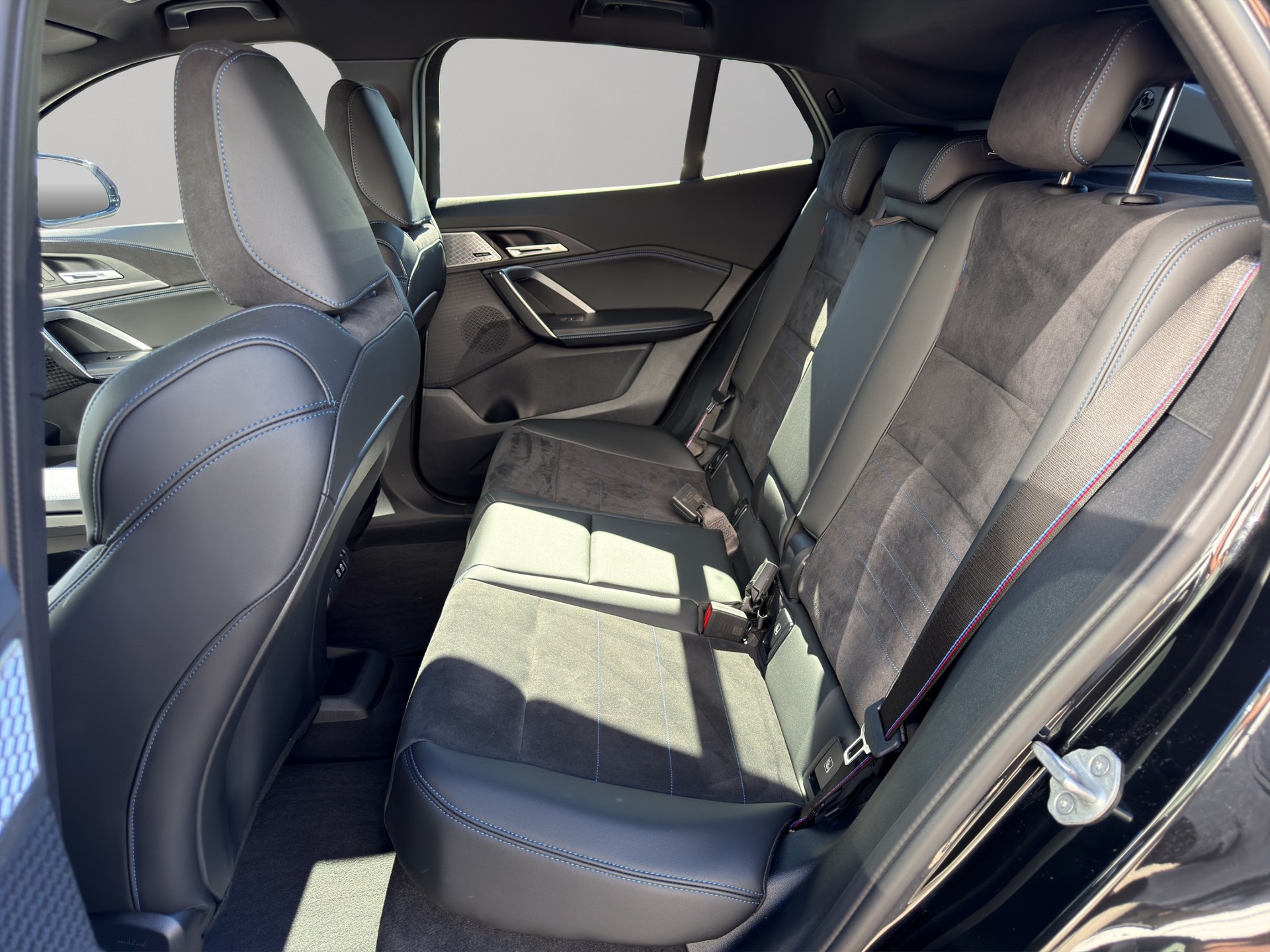 BMW iX2 xDrive 30 M Sport Pro-image-17