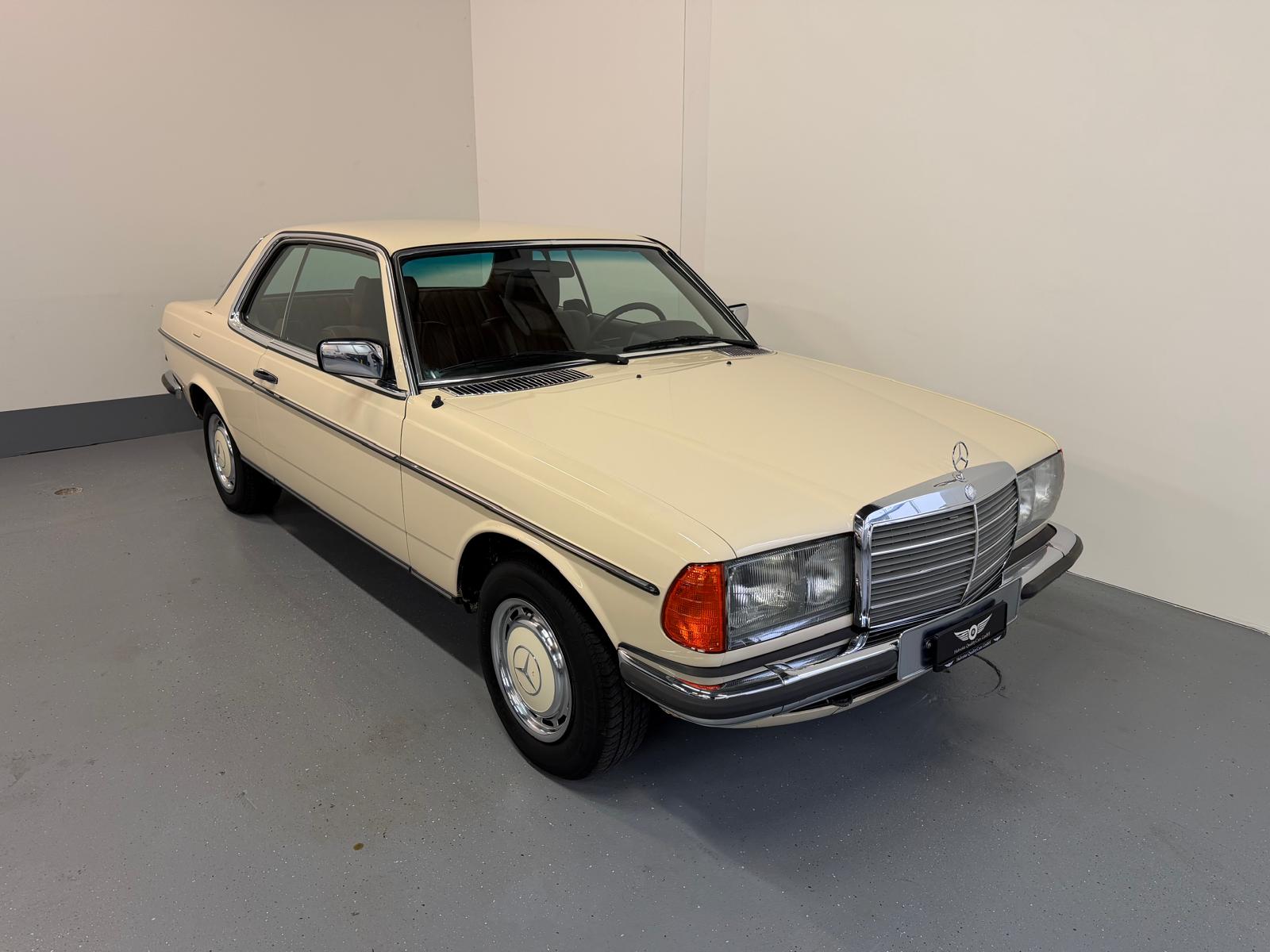 MERCEDES-BENZ 230 C-showroom-element-1