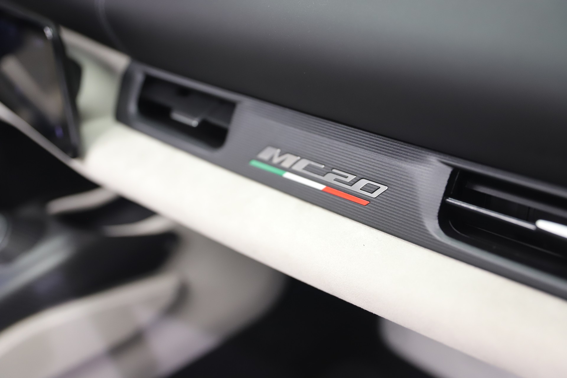 MASERATI MC 20 Cielo-image-12