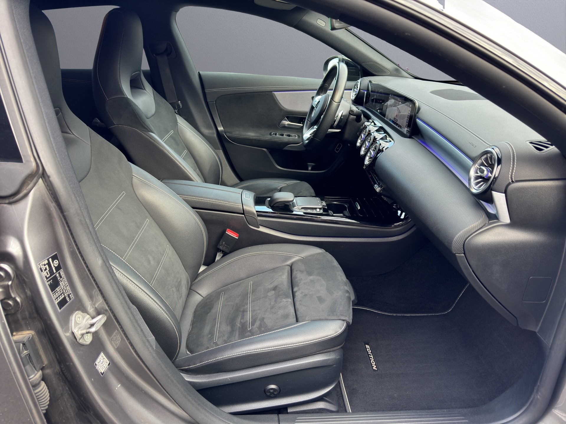 MERCEDES-BENZ CLA Shooting Brake 250 e 8G-DCT AMG Line-image-14