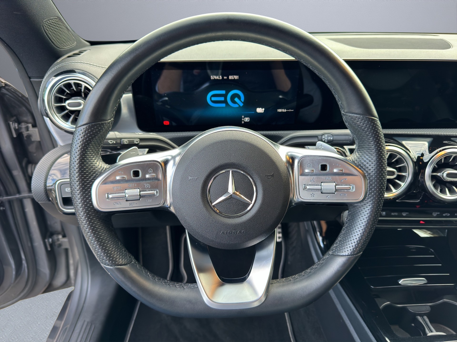 MERCEDES-BENZ CLA Shooting Brake 250 e 8G-DCT AMG Line-image-10
