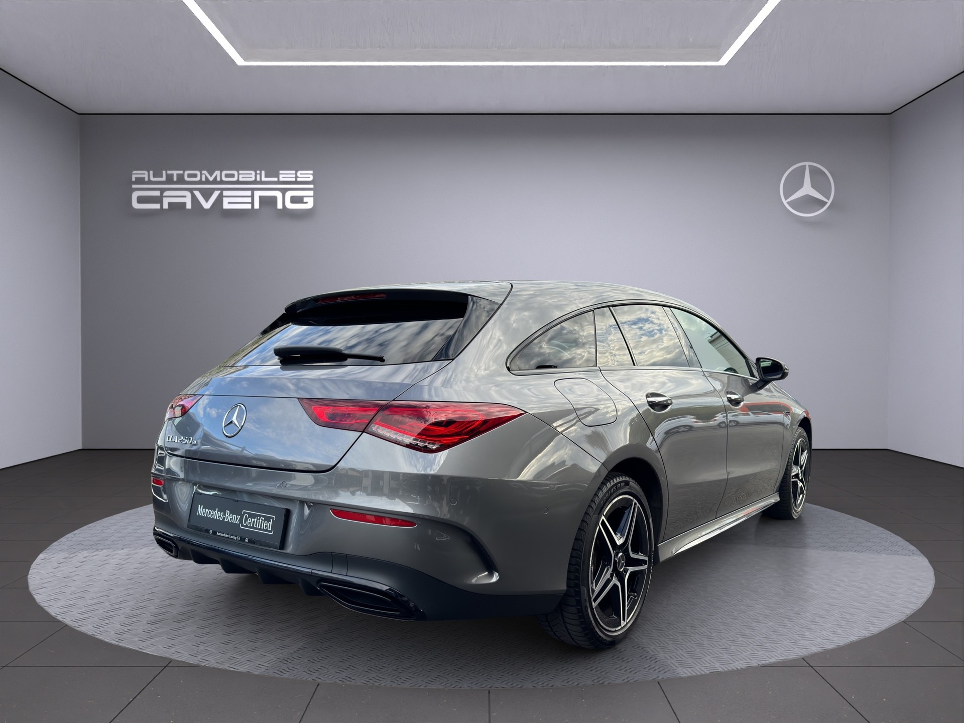 MERCEDES-BENZ CLA Shooting Brake 250 e 8G-DCT AMG Line-image-4