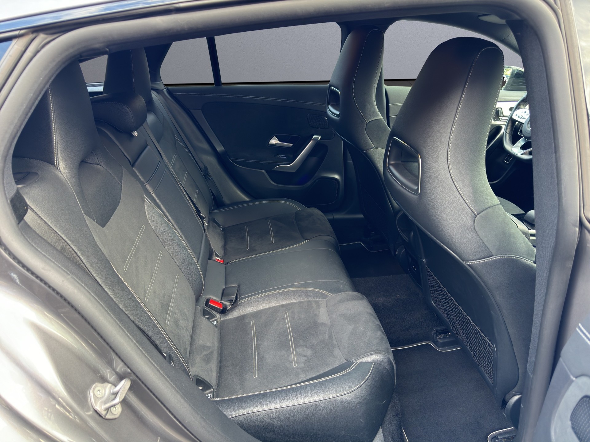 MERCEDES-BENZ CLA Shooting Brake 250 e 8G-DCT AMG Line-image-15