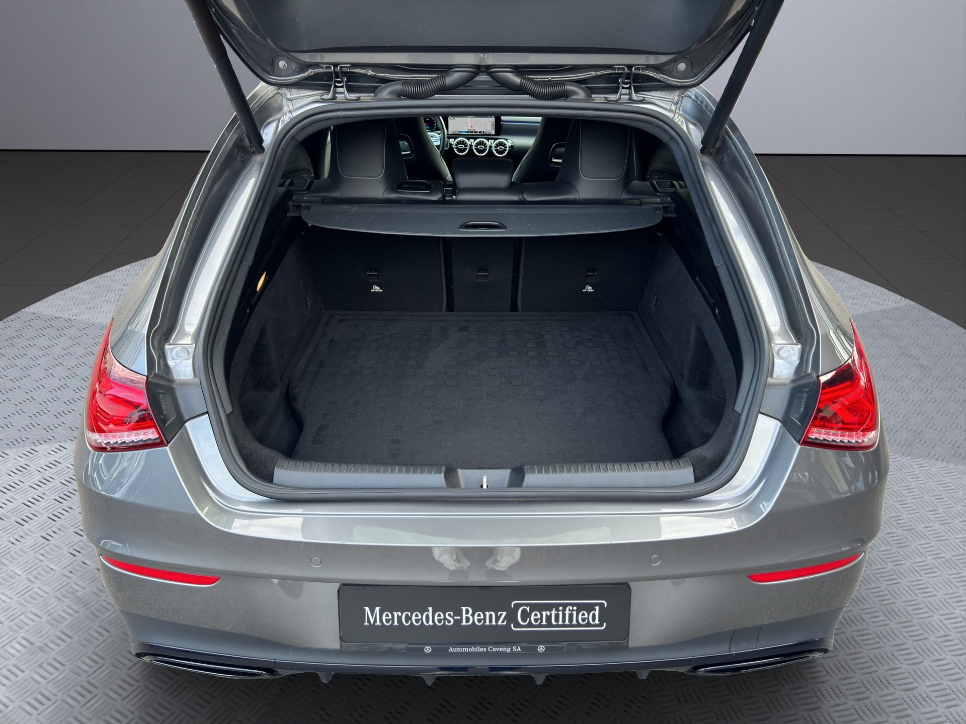 MERCEDES-BENZ CLA Shooting Brake 250 e 8G-DCT AMG Line-image-16