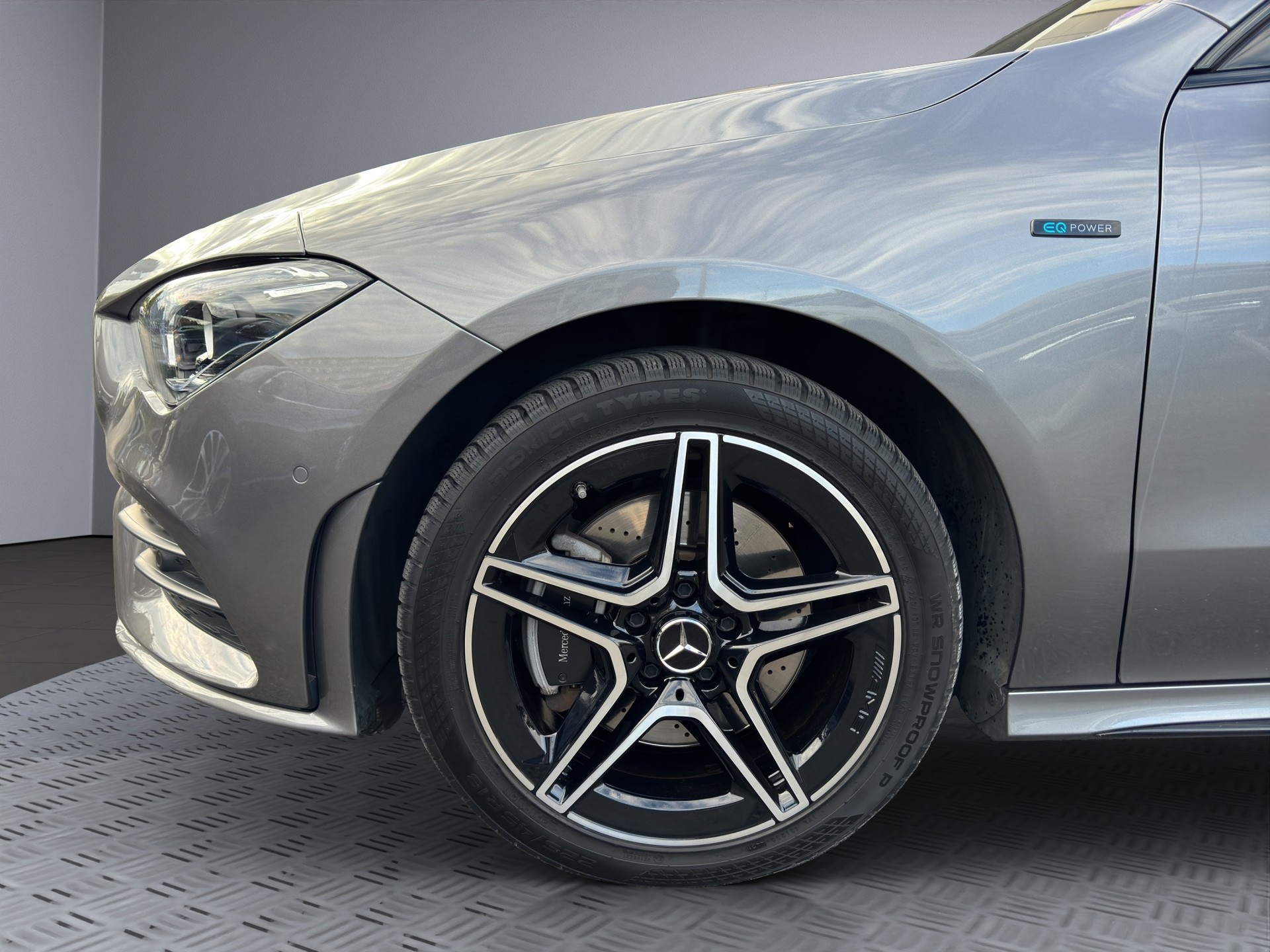 MERCEDES-BENZ CLA Shooting Brake 250 e 8G-DCT AMG Line-image-7
