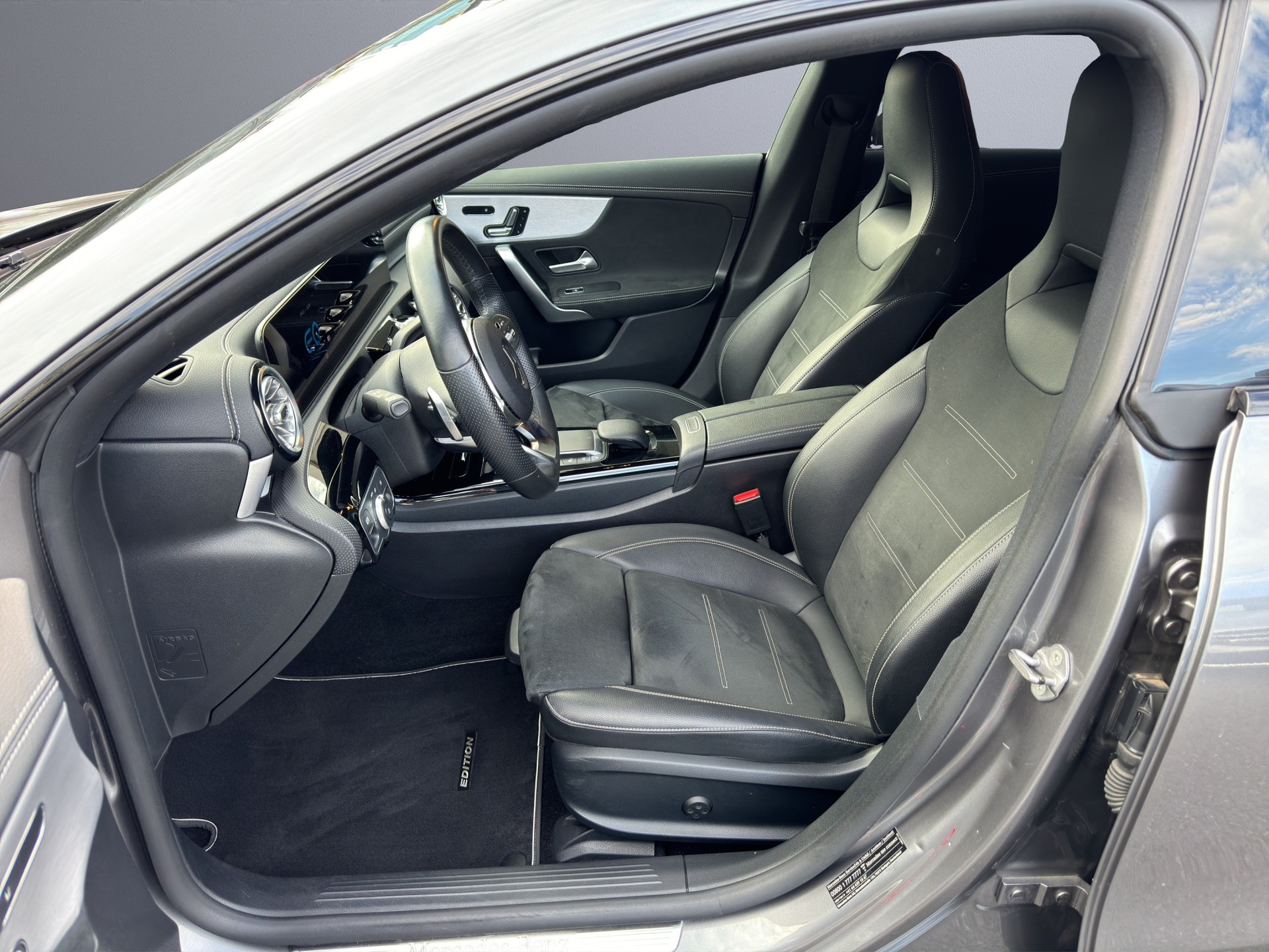 MERCEDES-BENZ CLA Shooting Brake 250 e 8G-DCT AMG Line-image-9