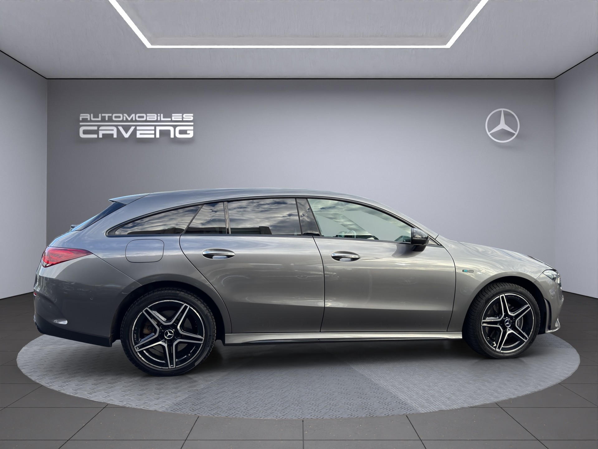 MERCEDES-BENZ CLA Shooting Brake 250 e 8G-DCT AMG Line-image-5