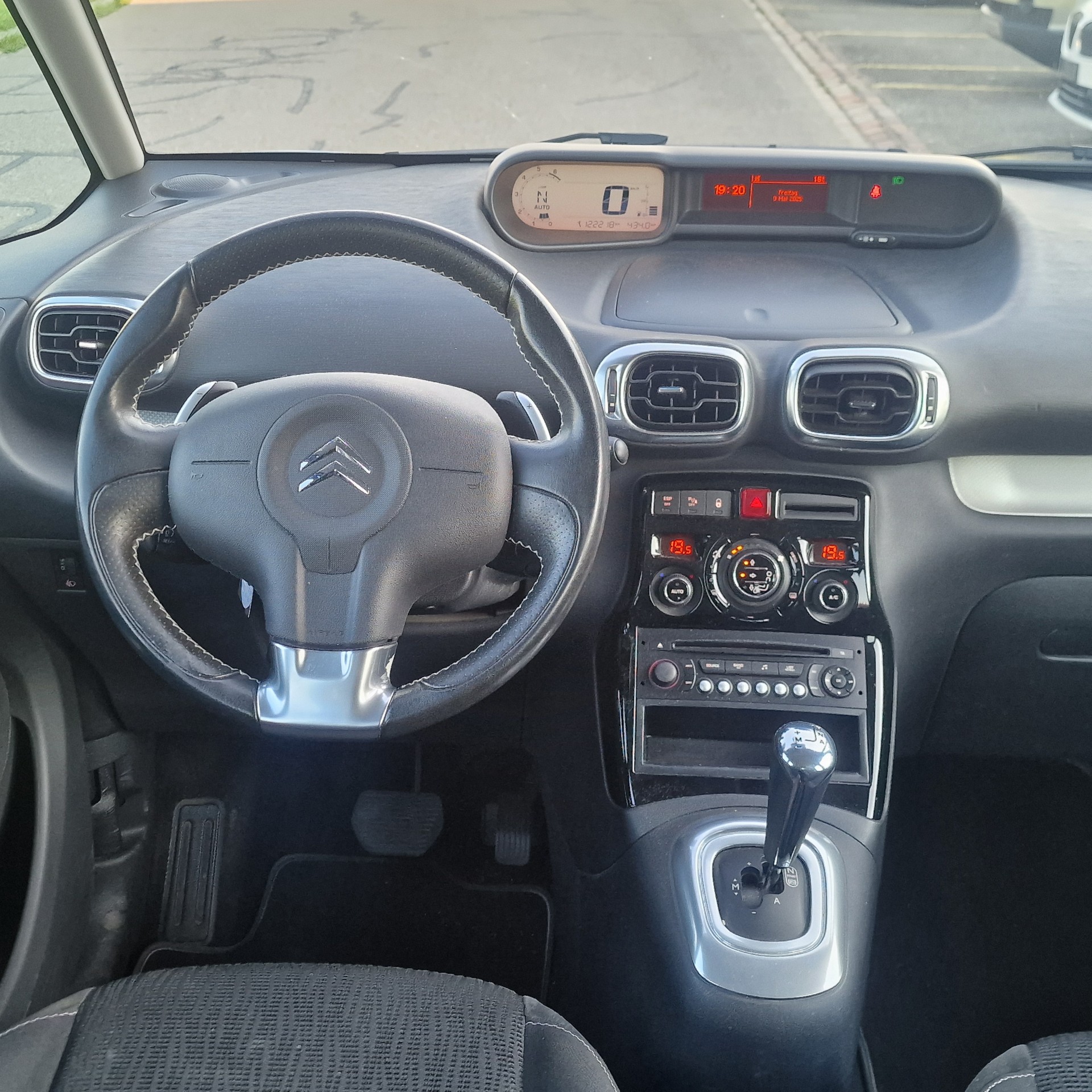 CITROEN C3 Picasso 1.6i 16V Exclusive EGS6-image-7