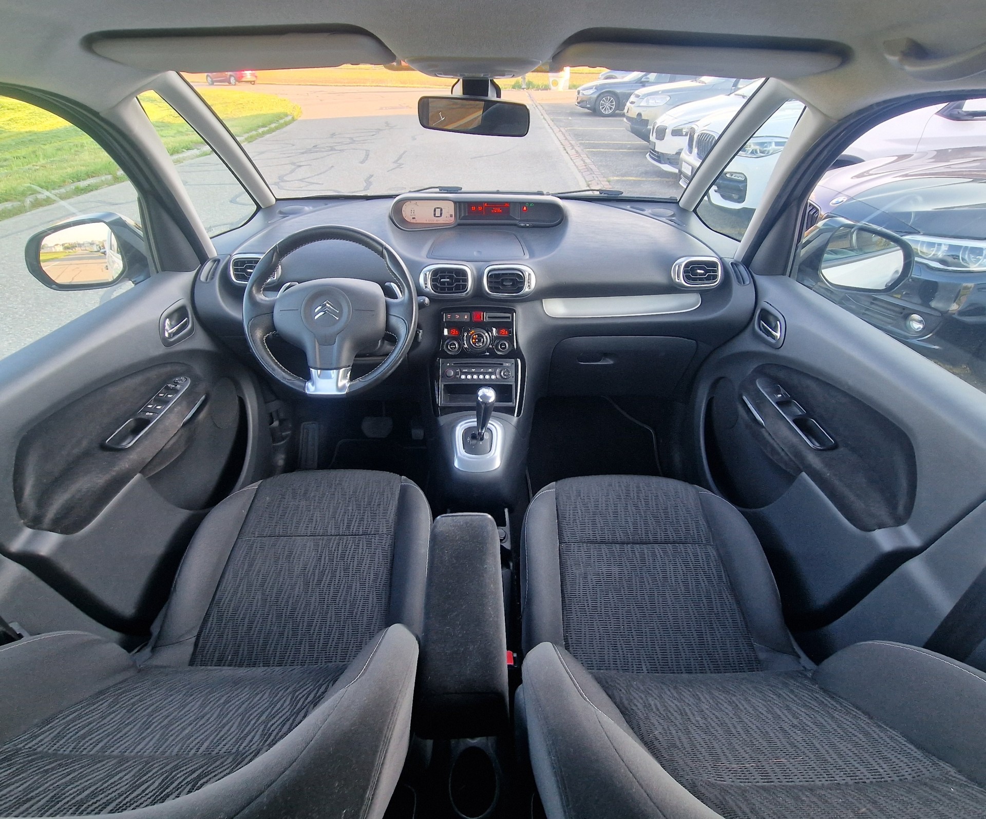 CITROEN C3 Picasso 1.6i 16V Exclusive EGS6-image-6