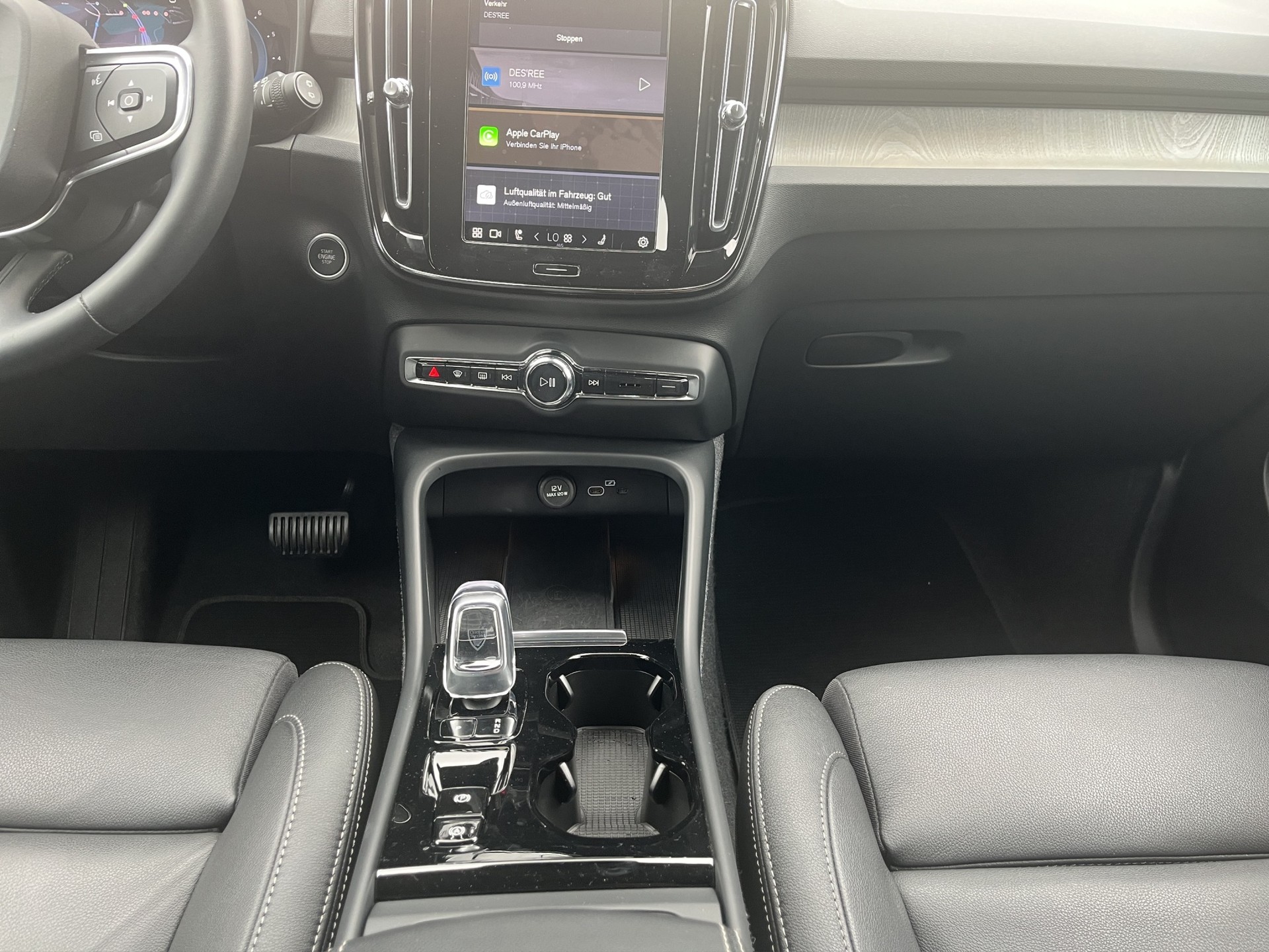 VOLVO XC40 2.0 B4 MH Plus Dark-image-12