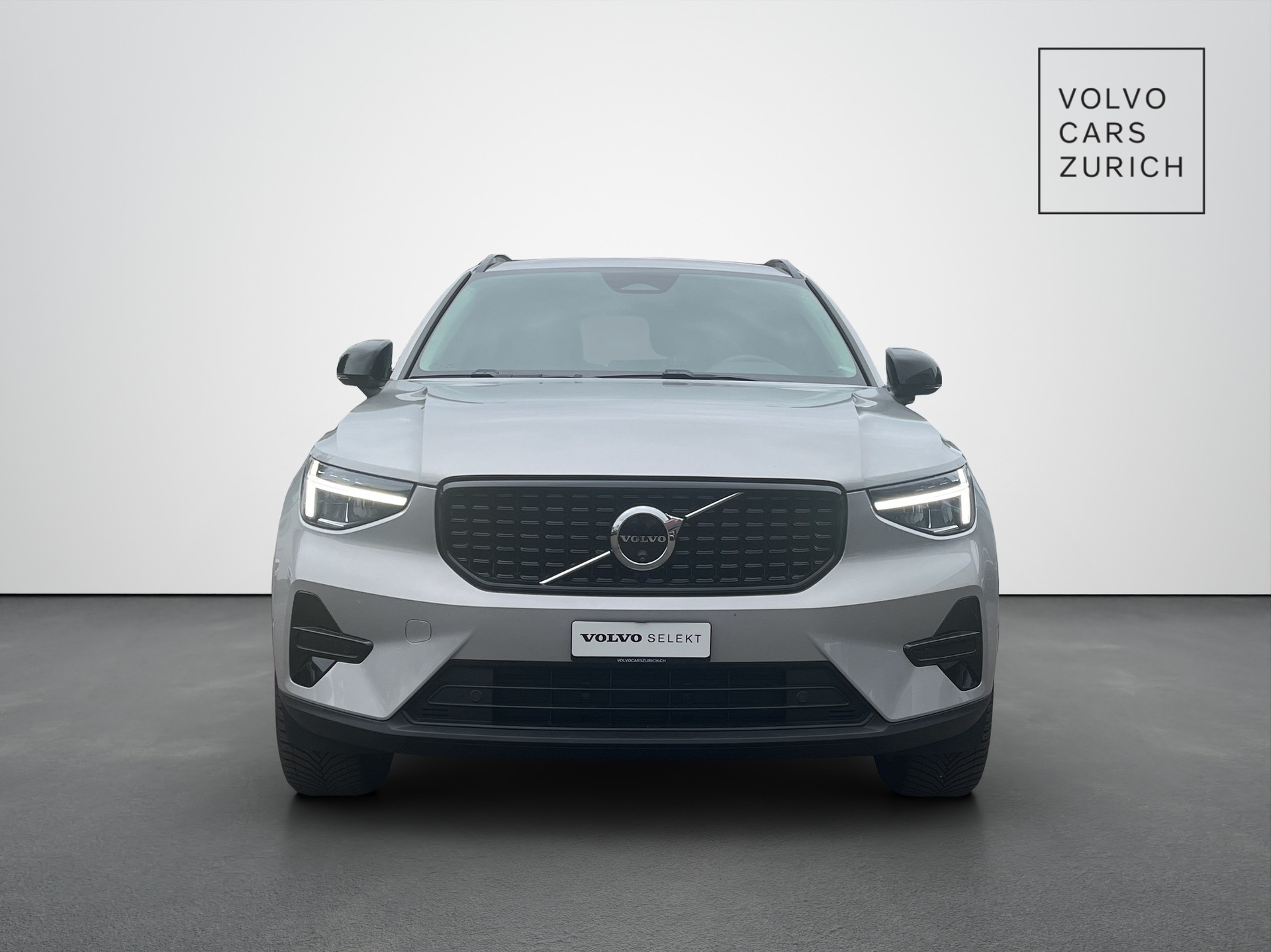 VOLVO XC40 2.0 B4 MH Plus Dark-image-4