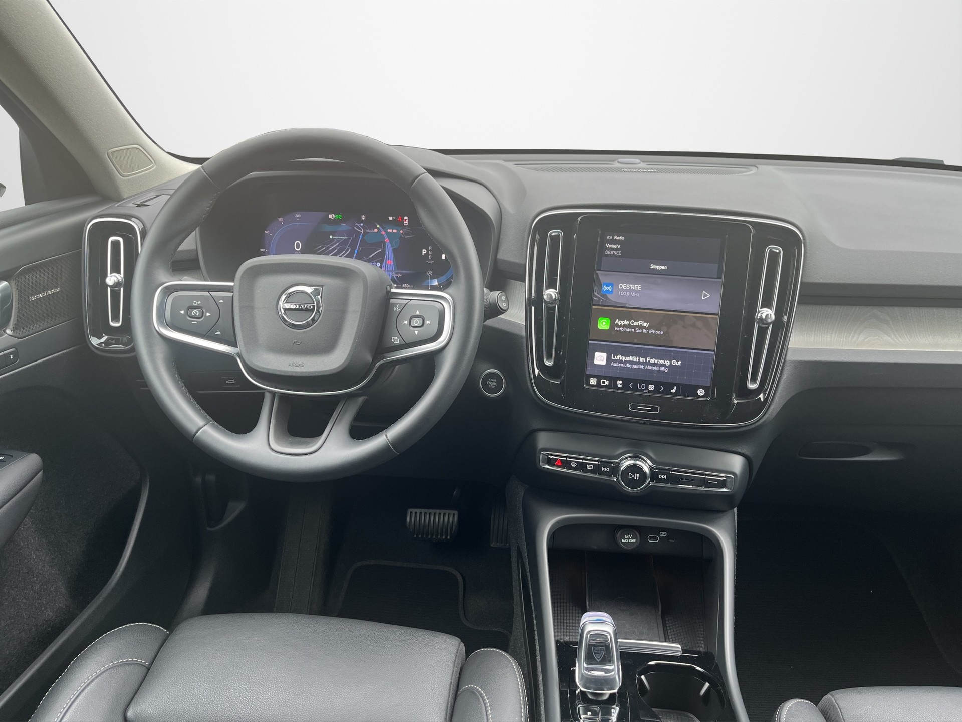 VOLVO XC40 2.0 B4 MH Plus Dark-image-9