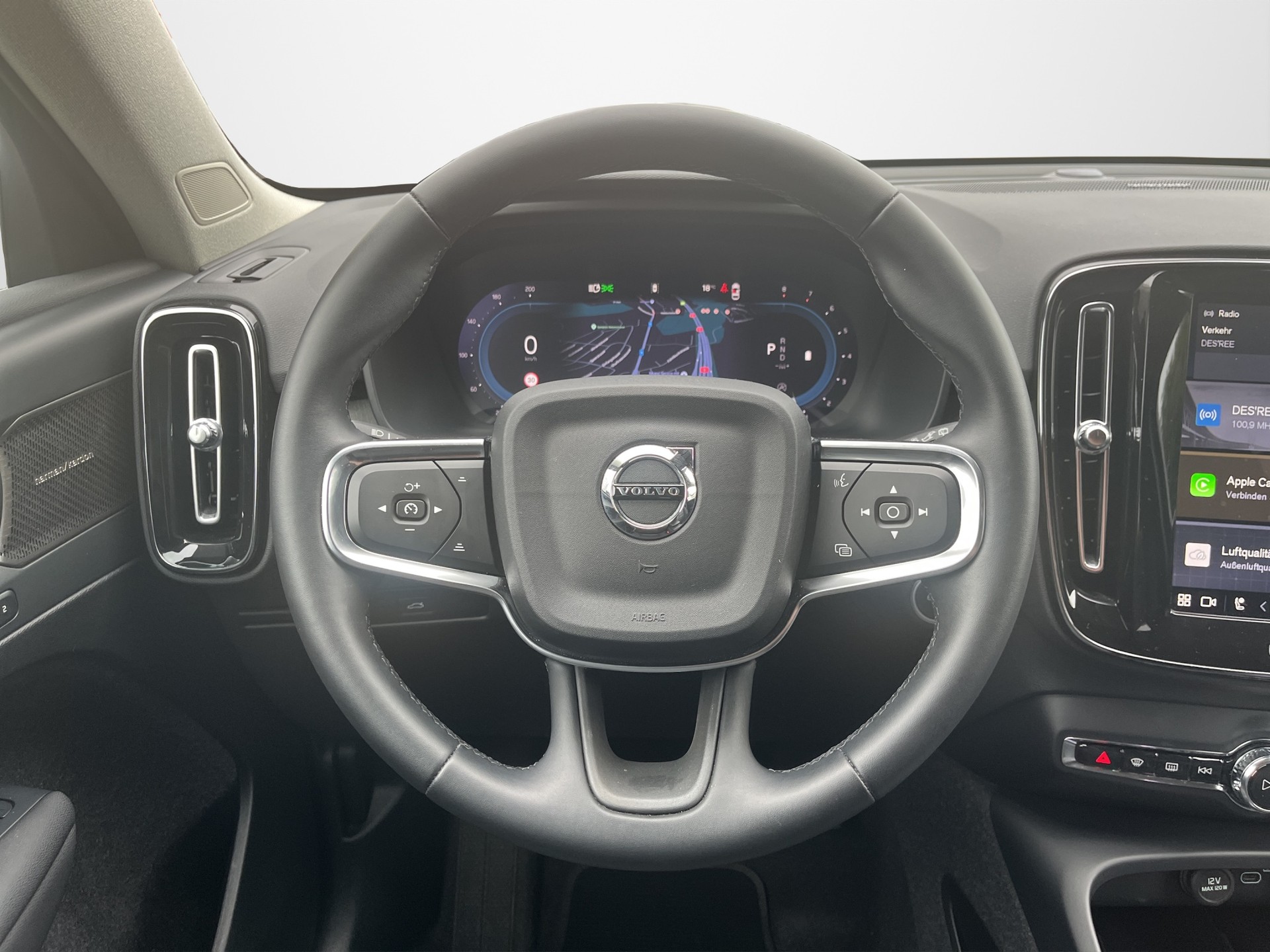 VOLVO XC40 2.0 B4 MH Plus Dark-image-10