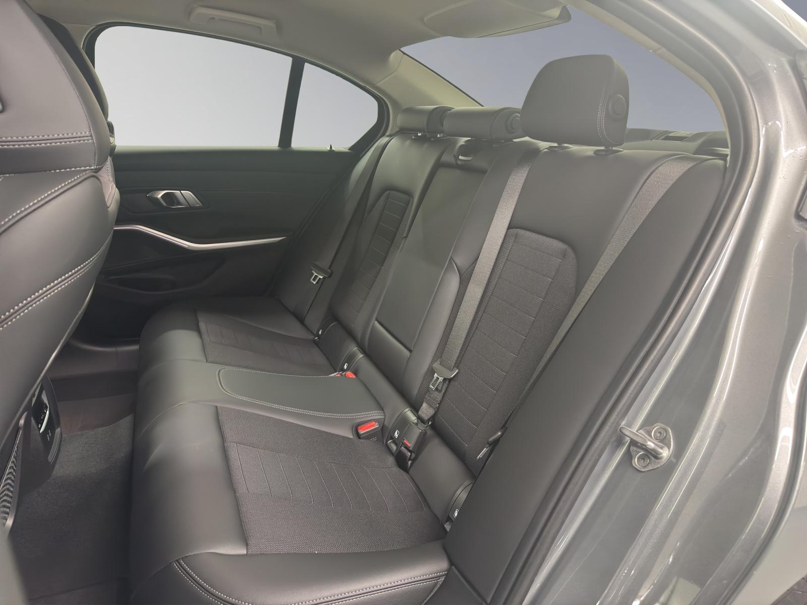 BMW 320d xDrive-image-11