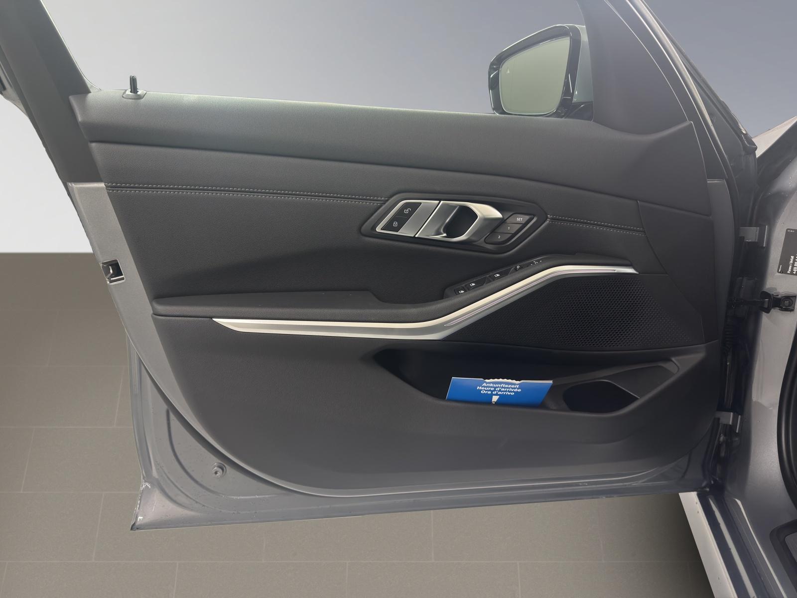 BMW 320d xDrive-image-12