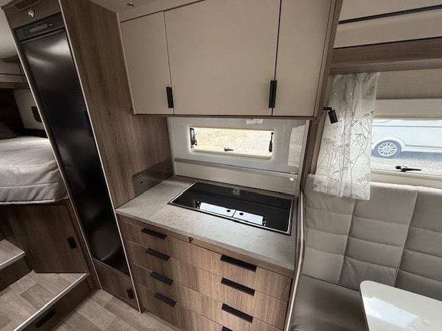KABE Travel Master Novum 720 LGB Compact-image-8