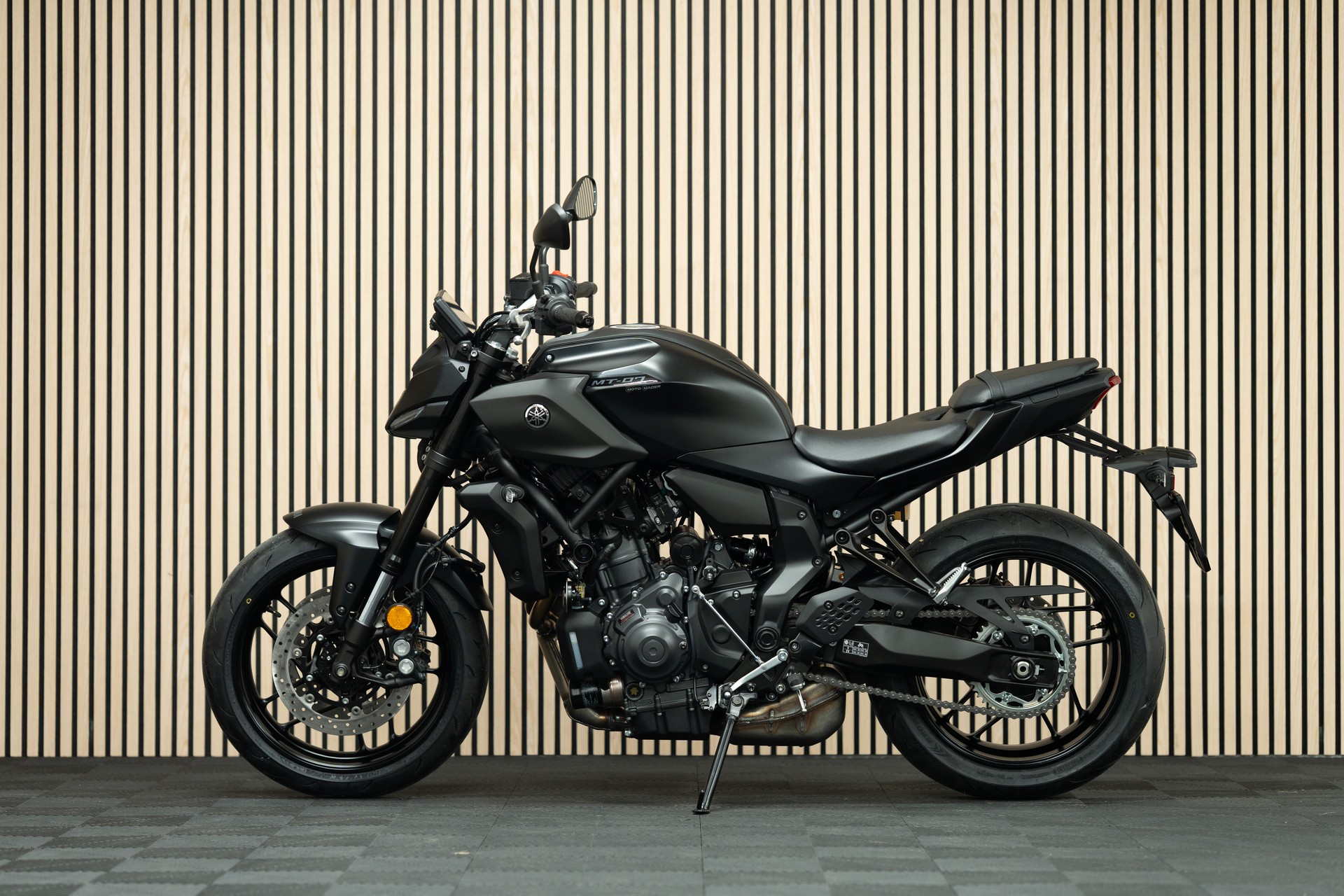 YAMAHA MT-07 mit Fahrwerkstieferlegung-image-1