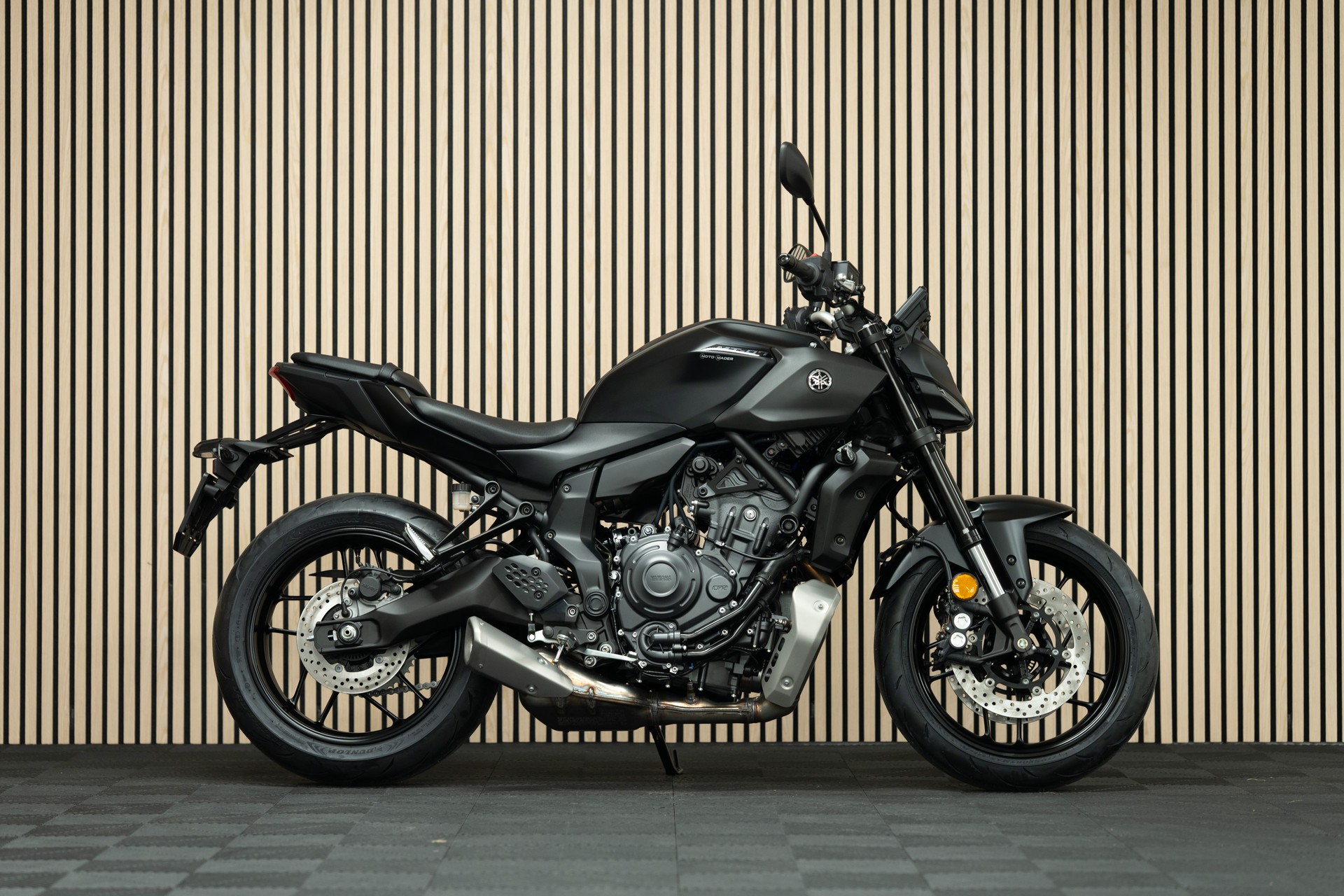 YAMAHA MT-07 mit Fahrwerkstieferlegung