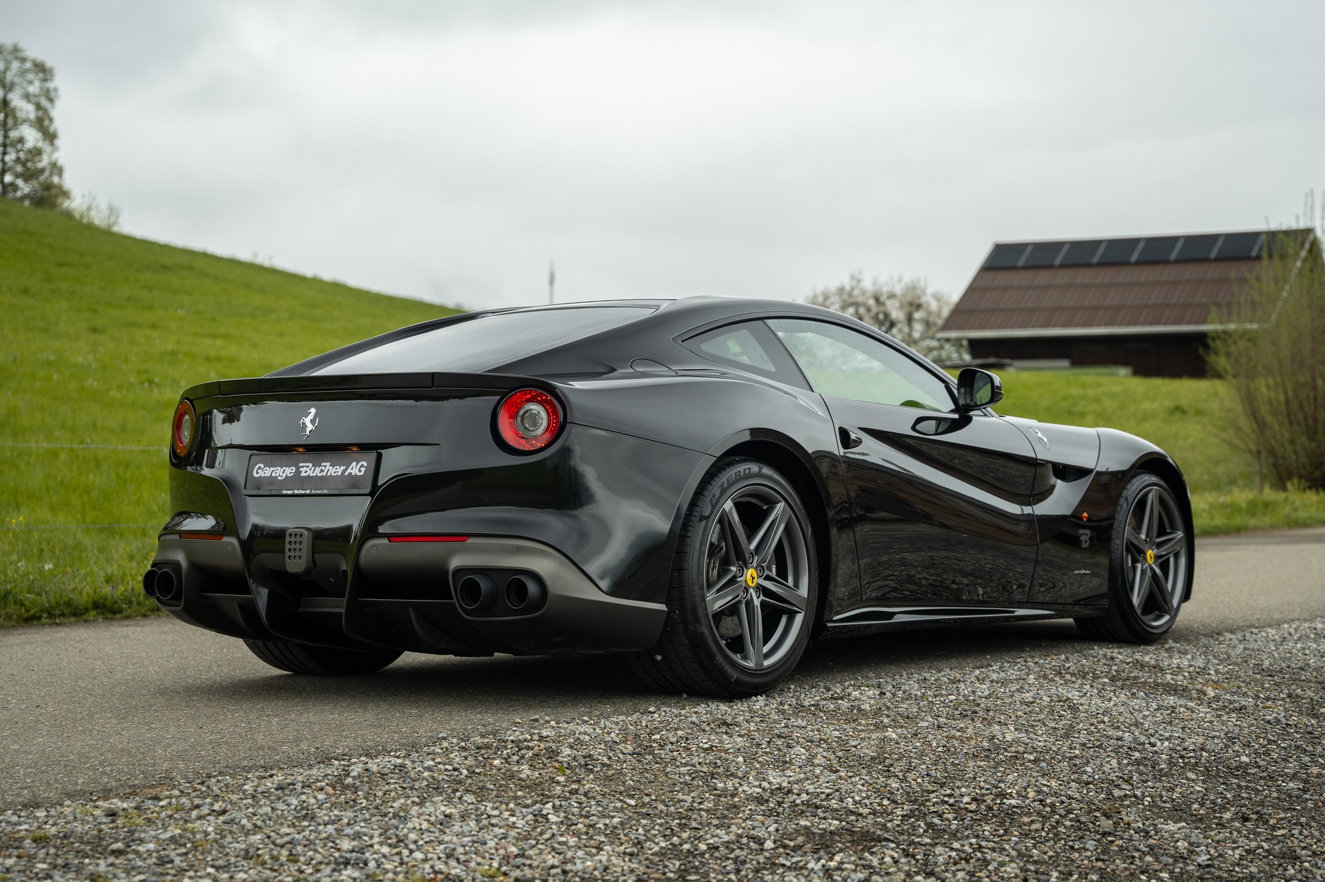 FERRARI F12 Berlinetta-showroom-element-3