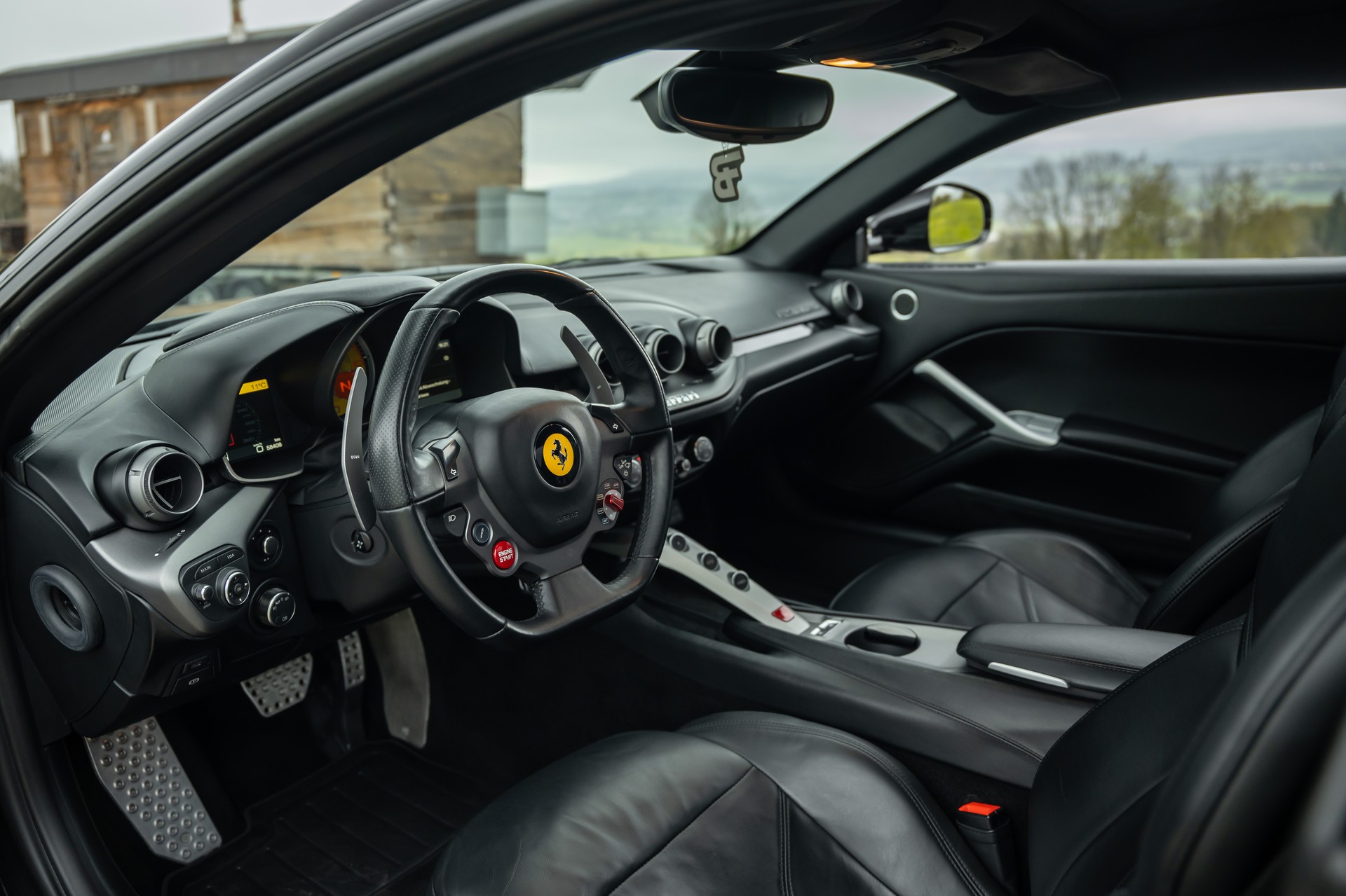 FERRARI F12 Berlinetta-image-15