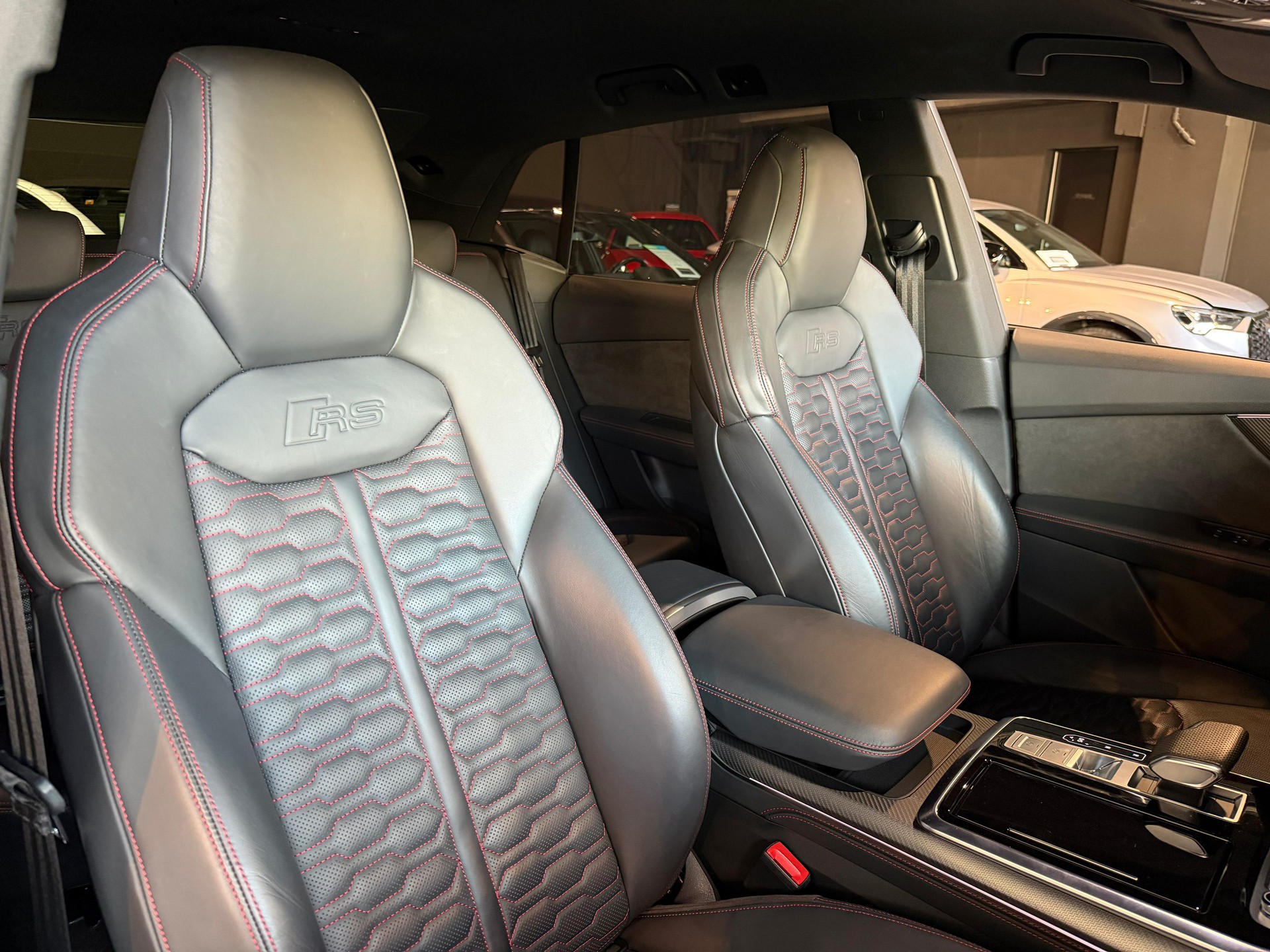 AUDI RSQ8 quattro tiptronic-image-9