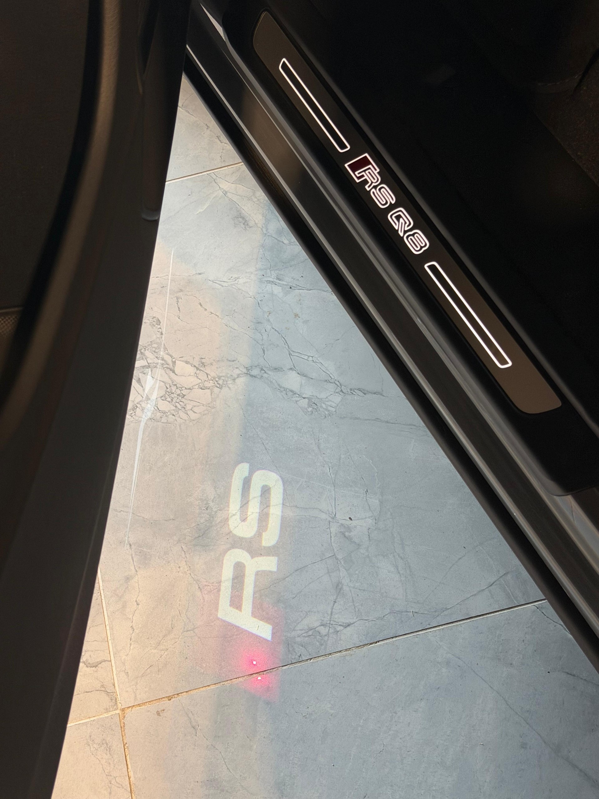 AUDI RSQ8 quattro tiptronic-image-10