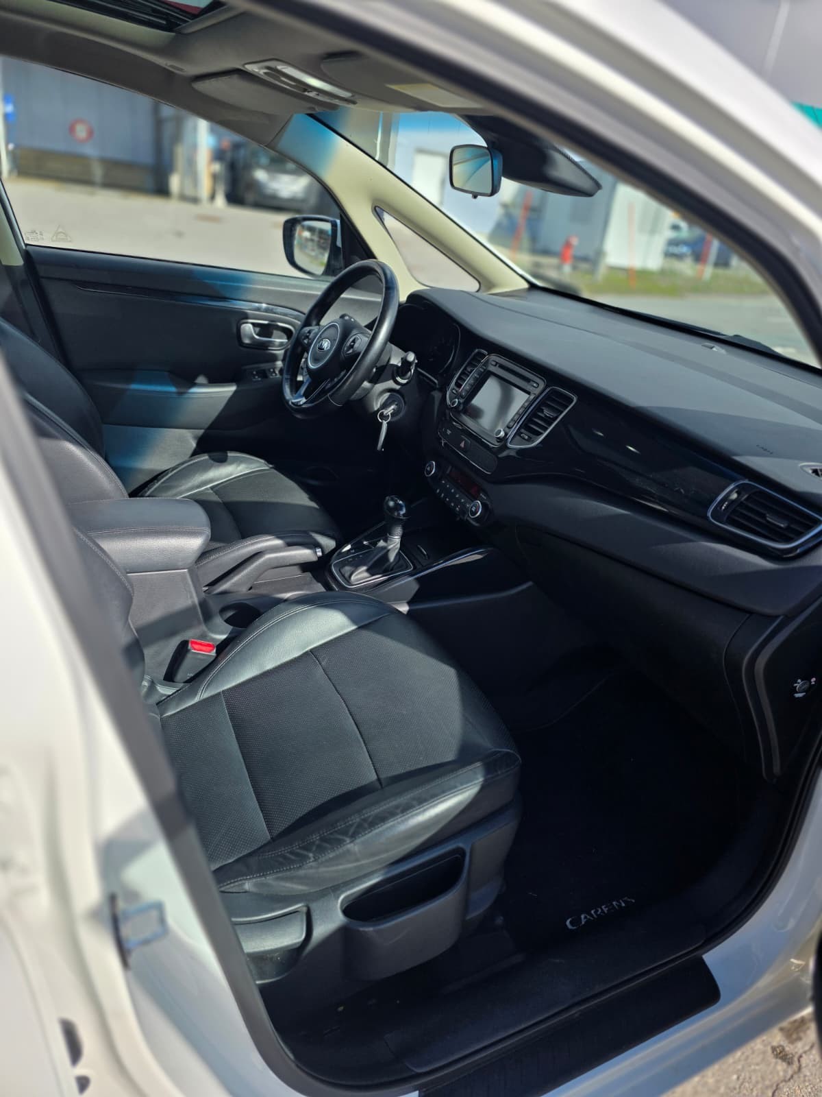 KIA Carens 1.7 CRDi Trend DCT-image-7