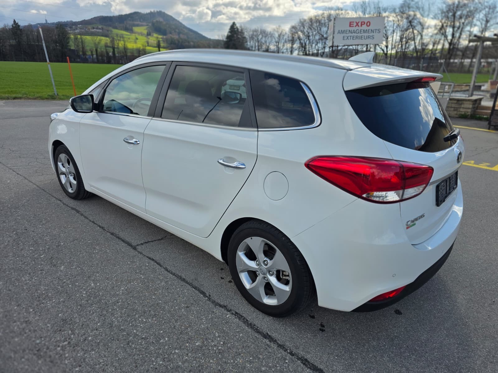 KIA Carens 1.7 CRDi Trend DCT-image-1