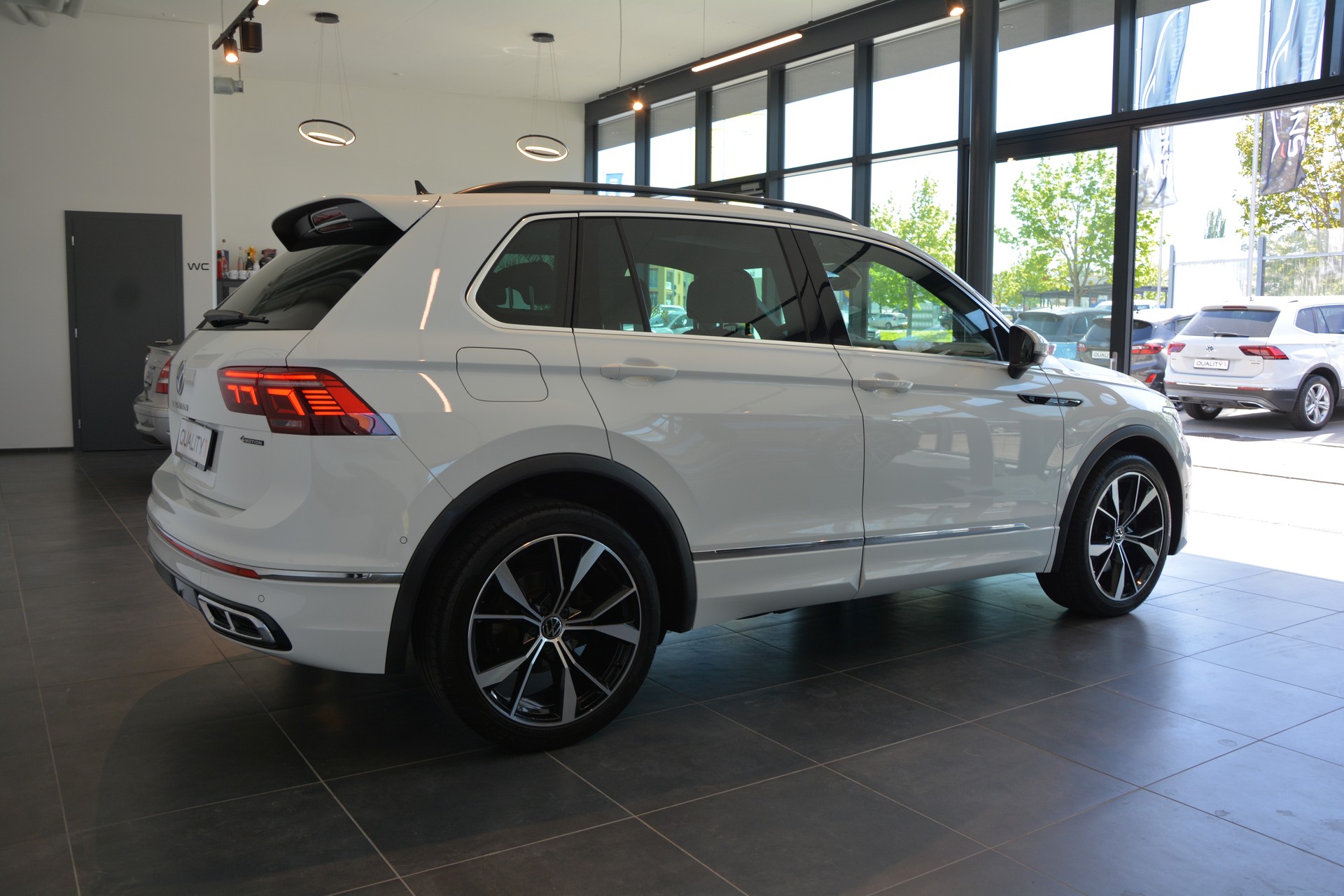 VW Tiguan 2.0TSI R-Line 4Motion DSG-image-6