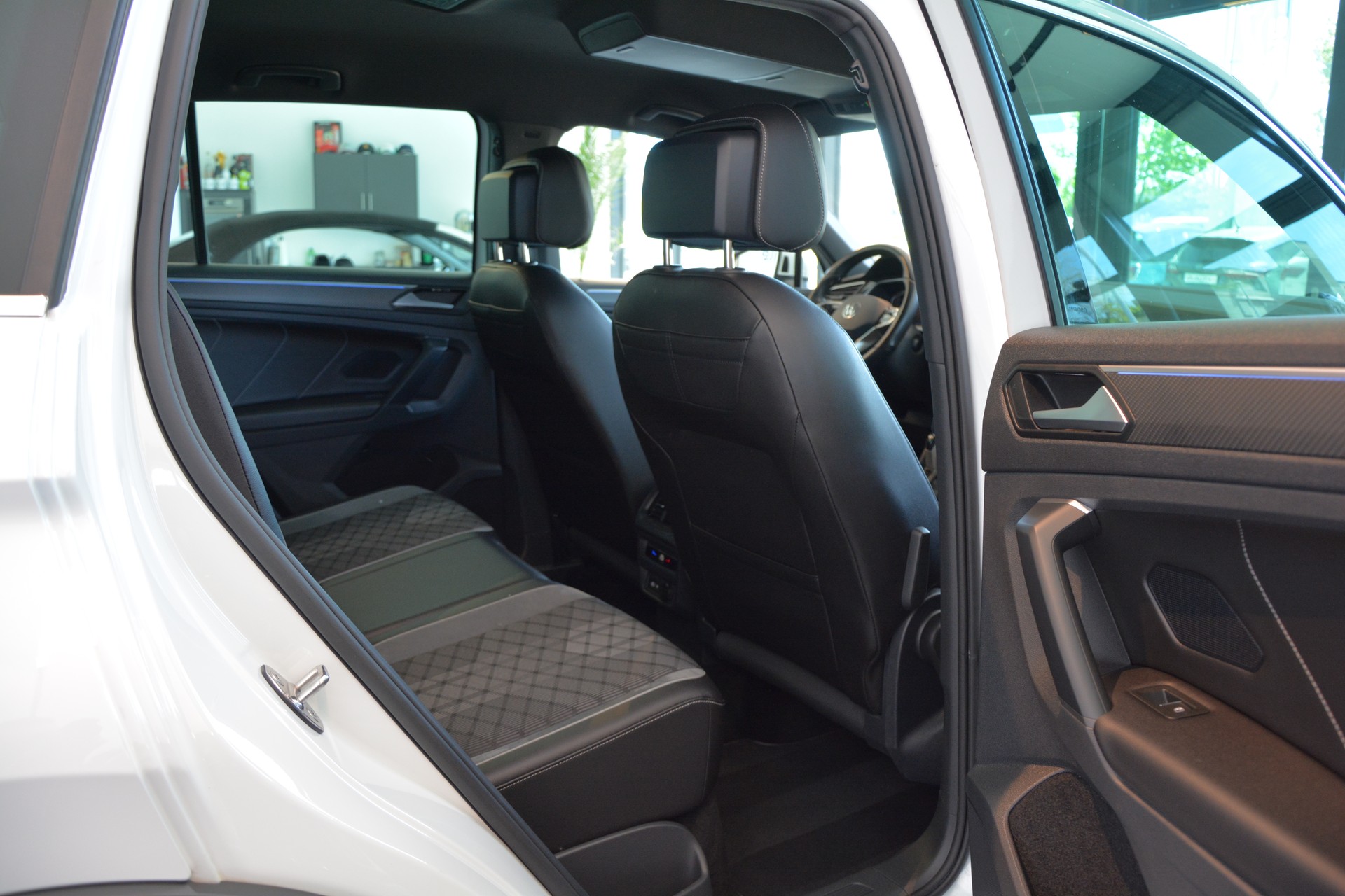 VW Tiguan 2.0TSI R-Line 4Motion DSG-image-13