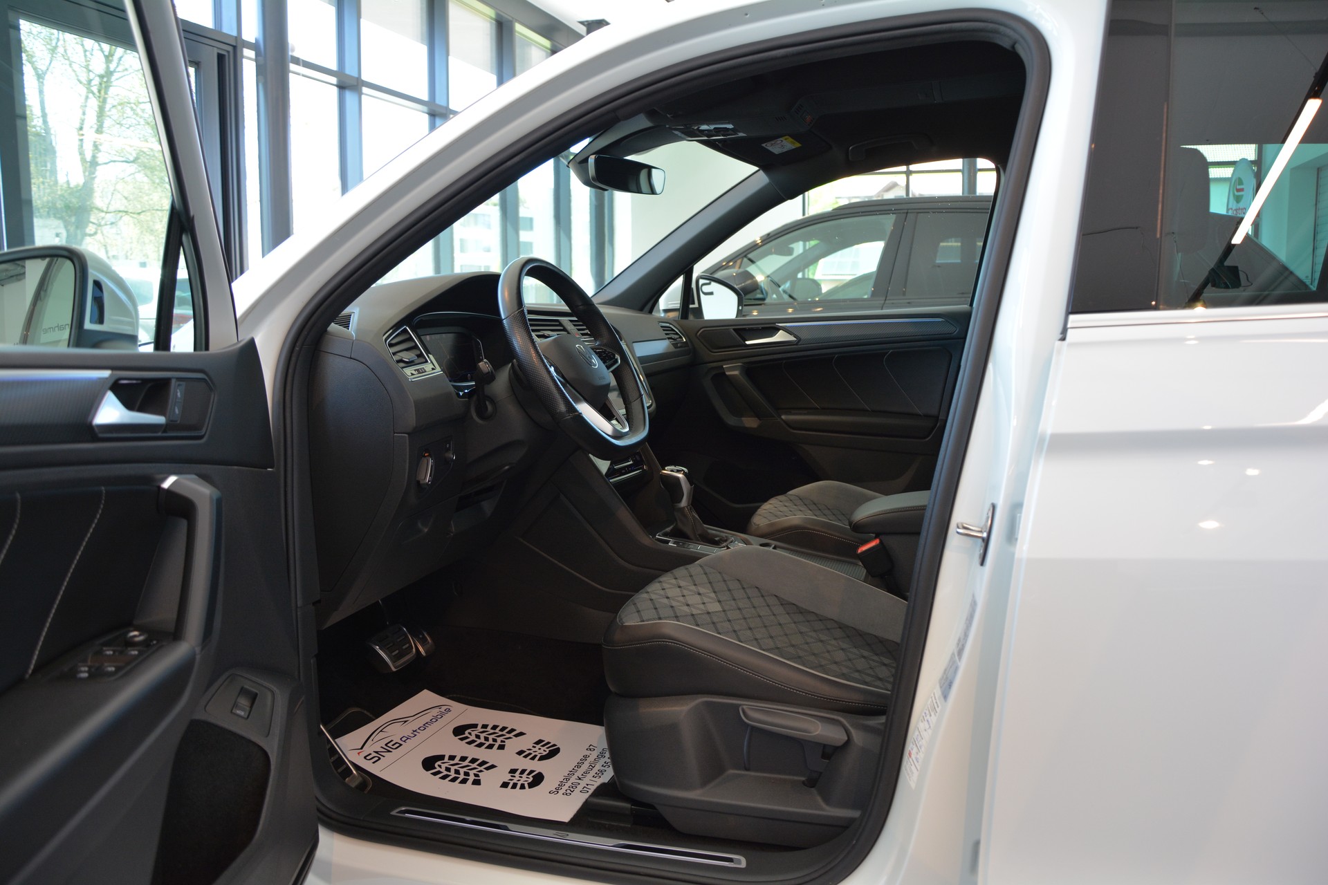 VW Tiguan 2.0TSI R-Line 4Motion DSG-image-8