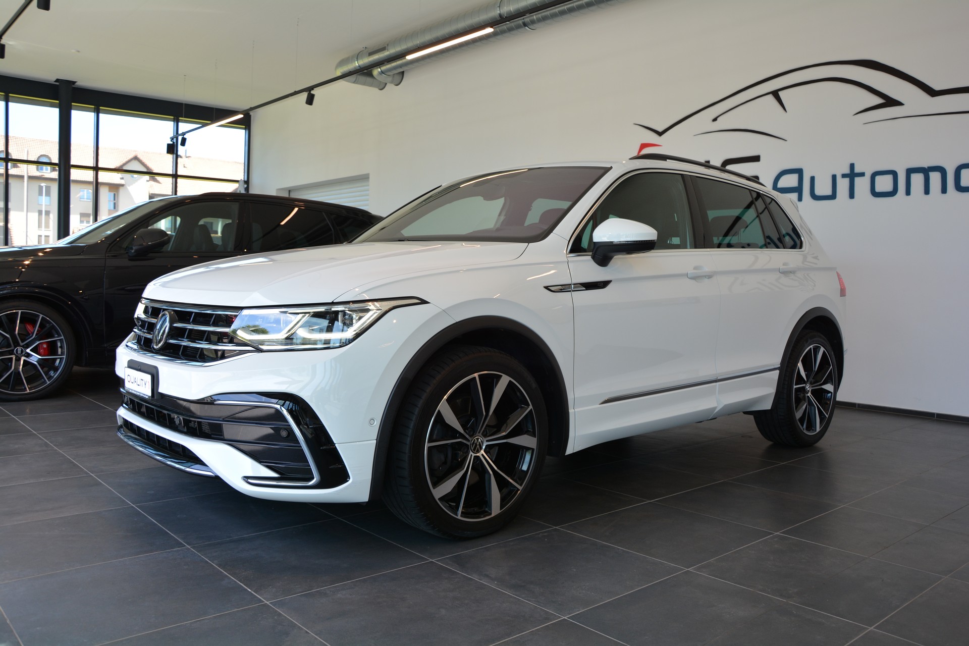 VW Tiguan 2.0TSI R-Line 4Motion DSG-showroom-element-1