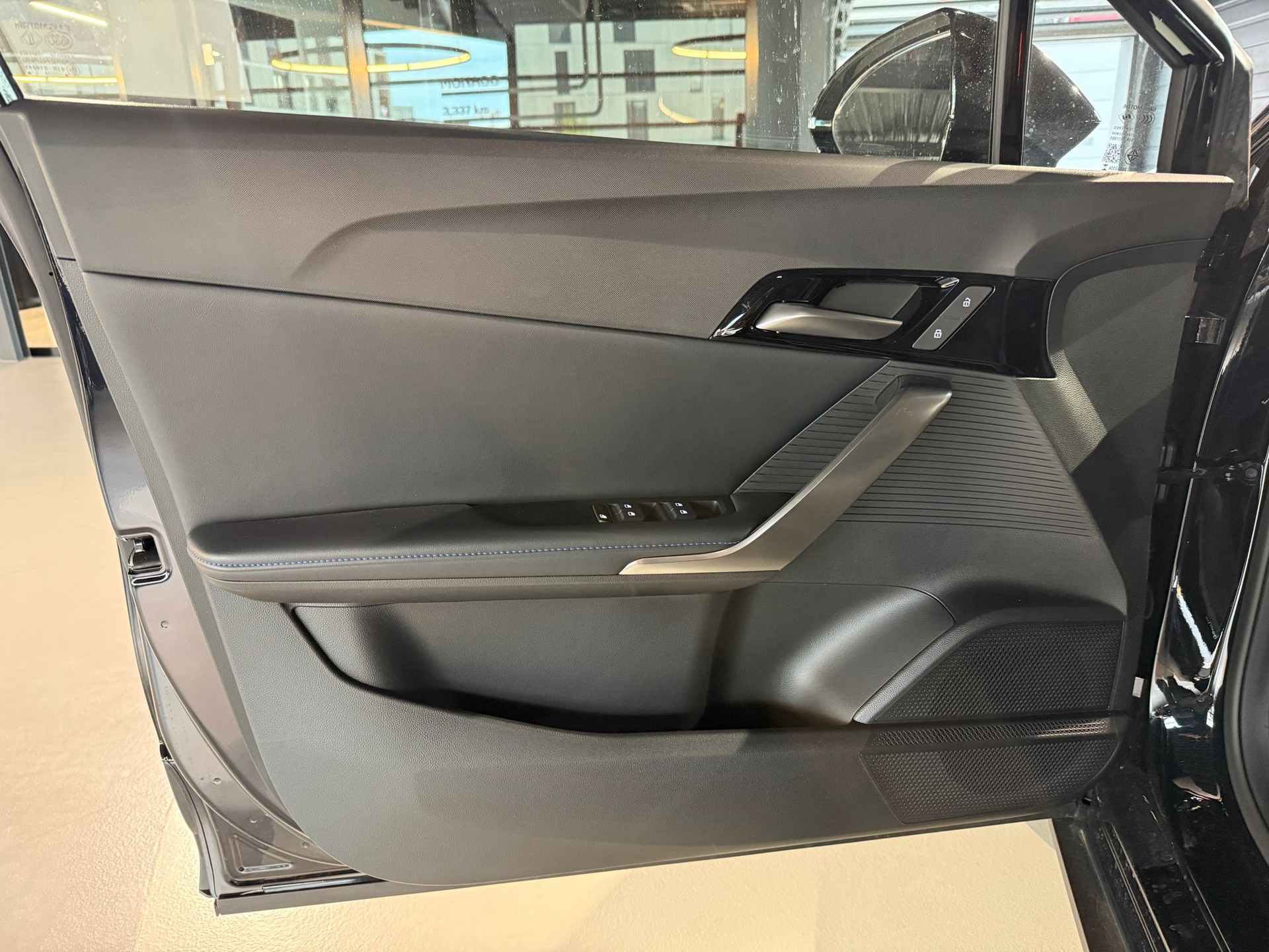 MG 4 EV 64kWh Luxury-image-17