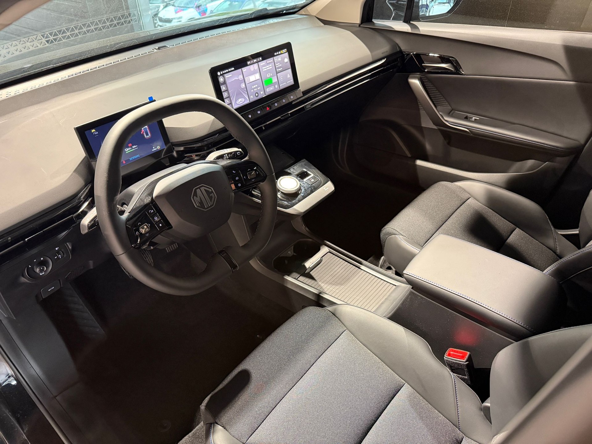 MG 4 EV 64kWh Luxury-image-6