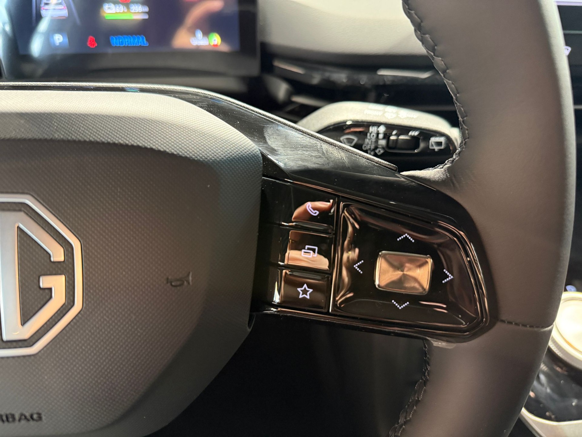 MG 4 EV 64kWh Luxury-image-12