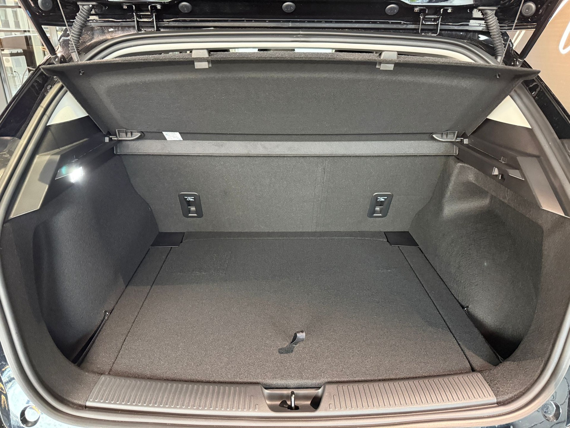MG 4 EV 64kWh Luxury-image-21