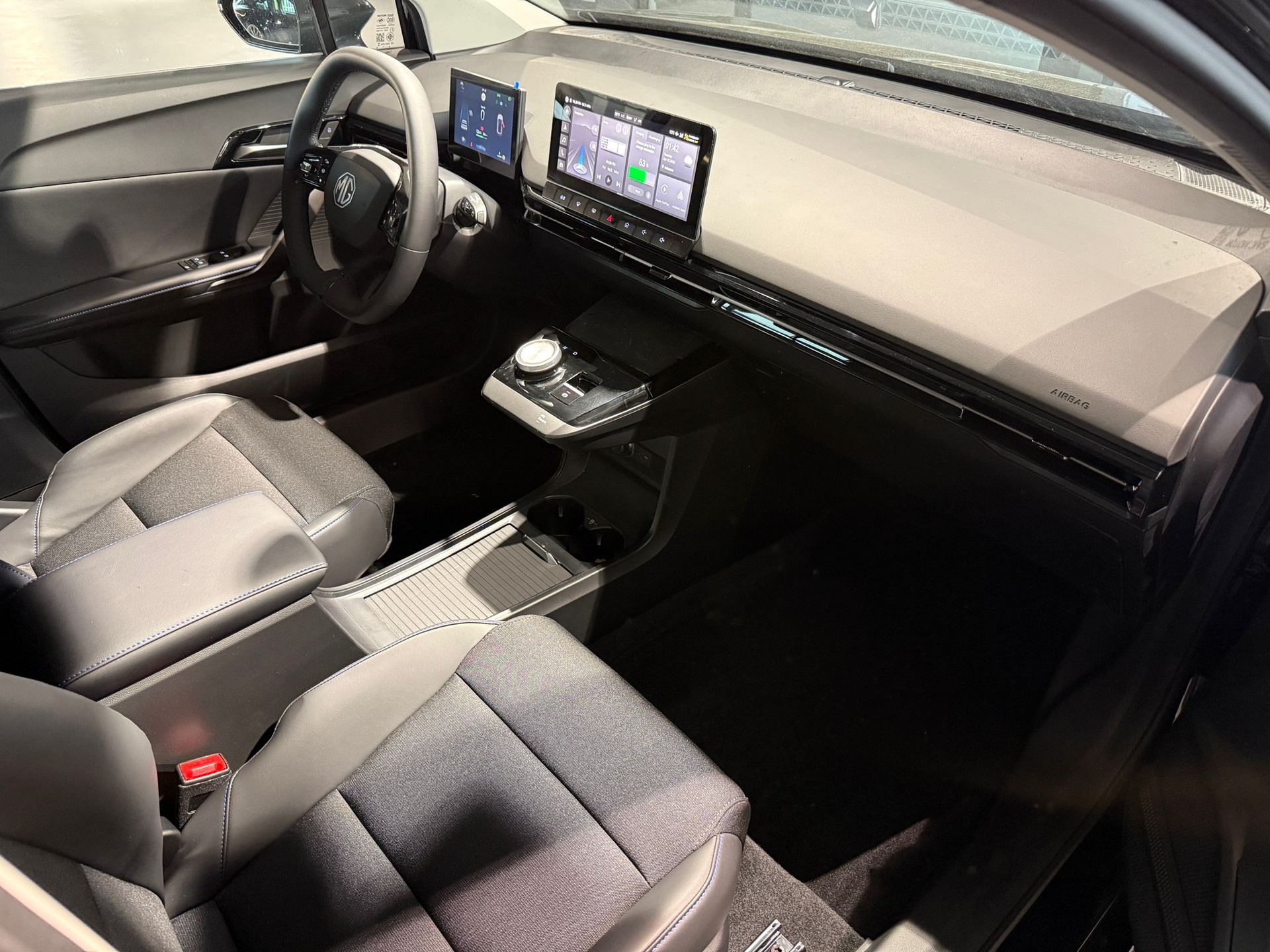 MG 4 EV 64kWh Luxury-image-7