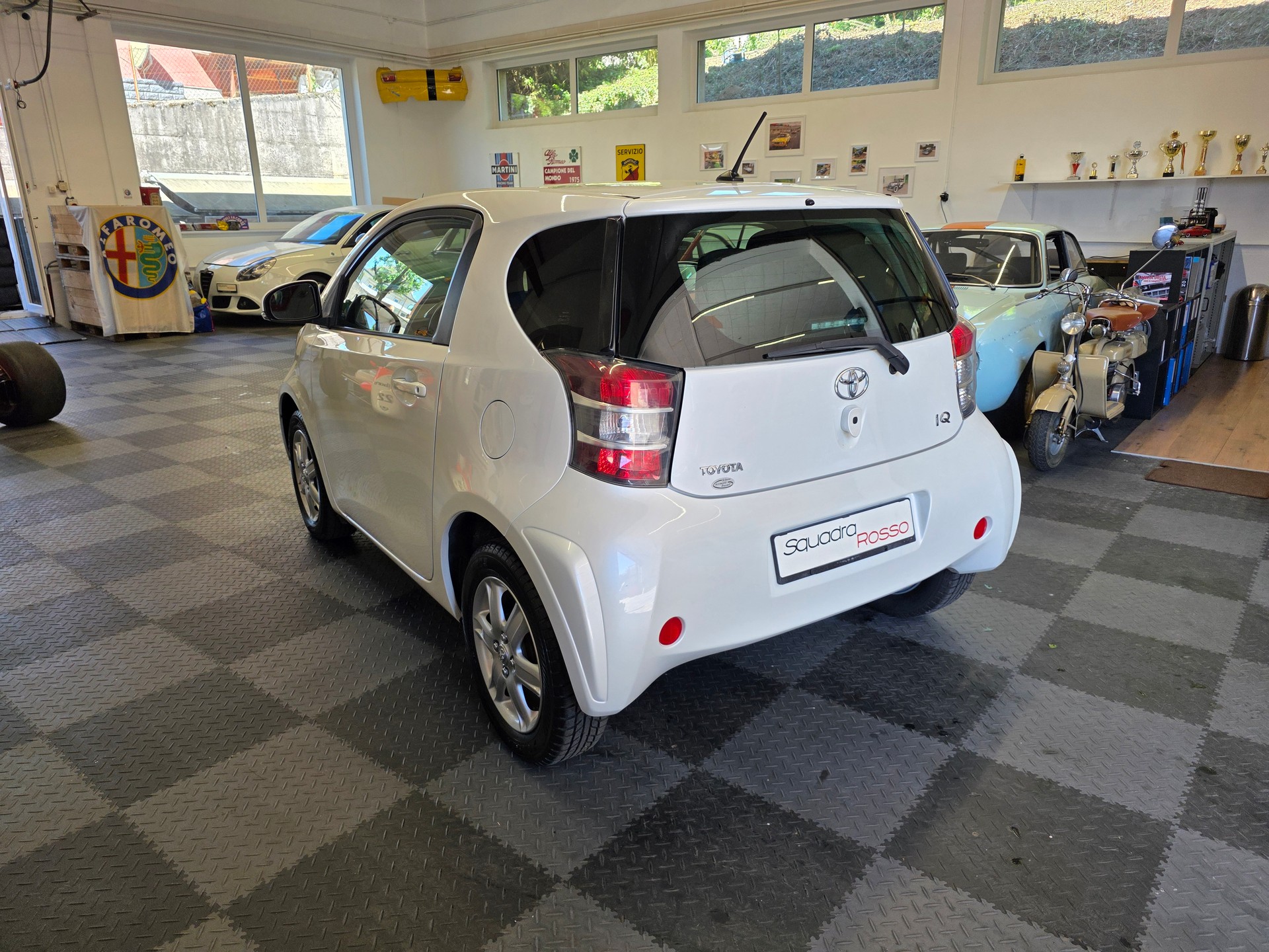 TOYOTA iQ 1.0 VVT-i-image-5