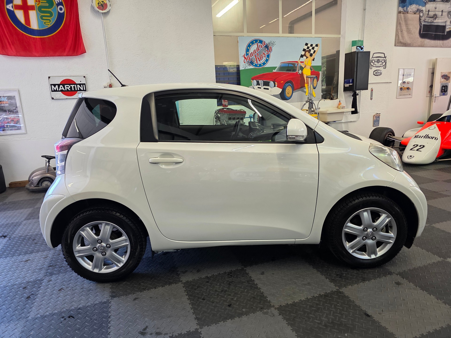 TOYOTA iQ 1.0 VVT-i-image-8