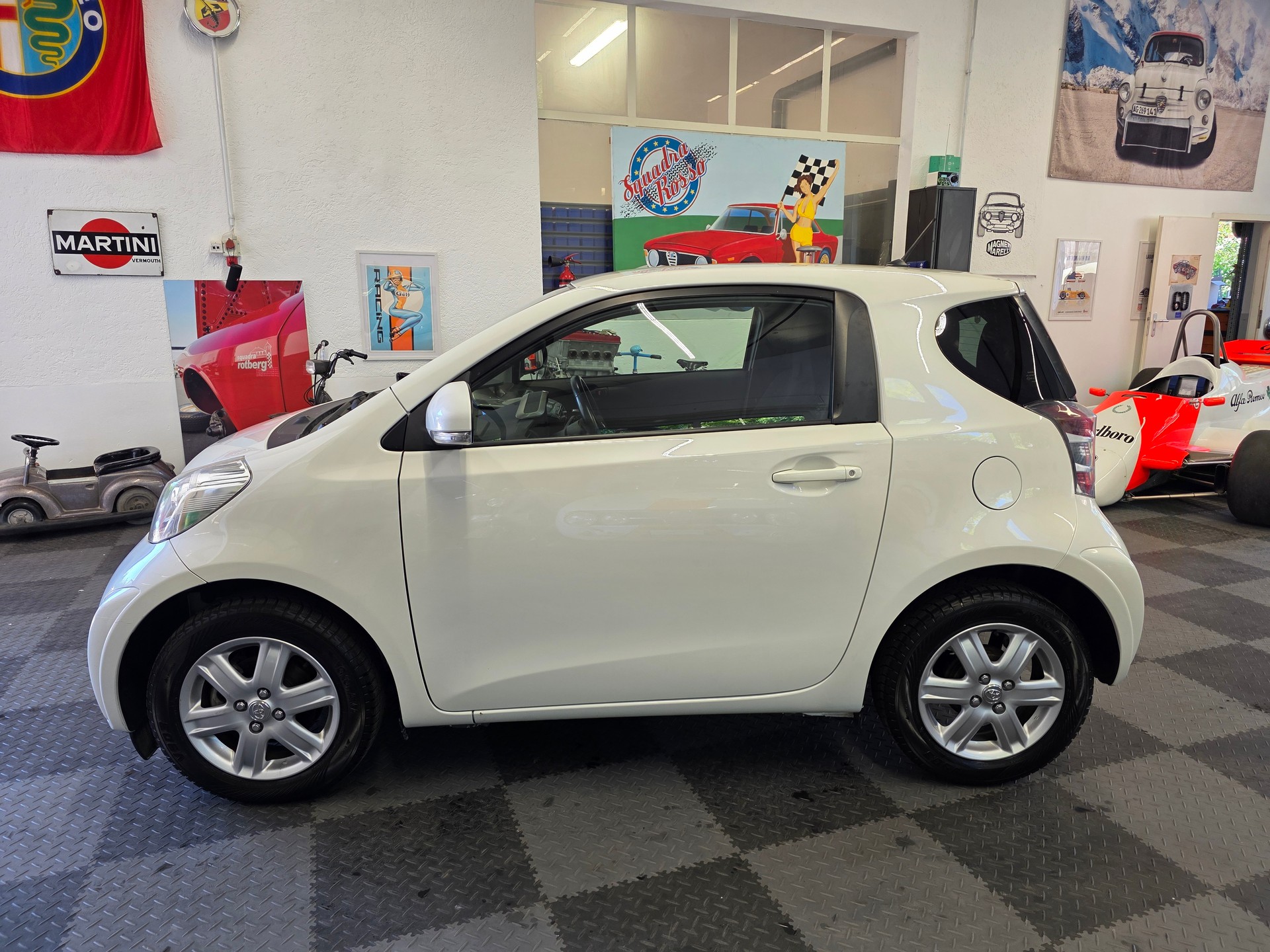 TOYOTA iQ 1.0 VVT-i-image-4