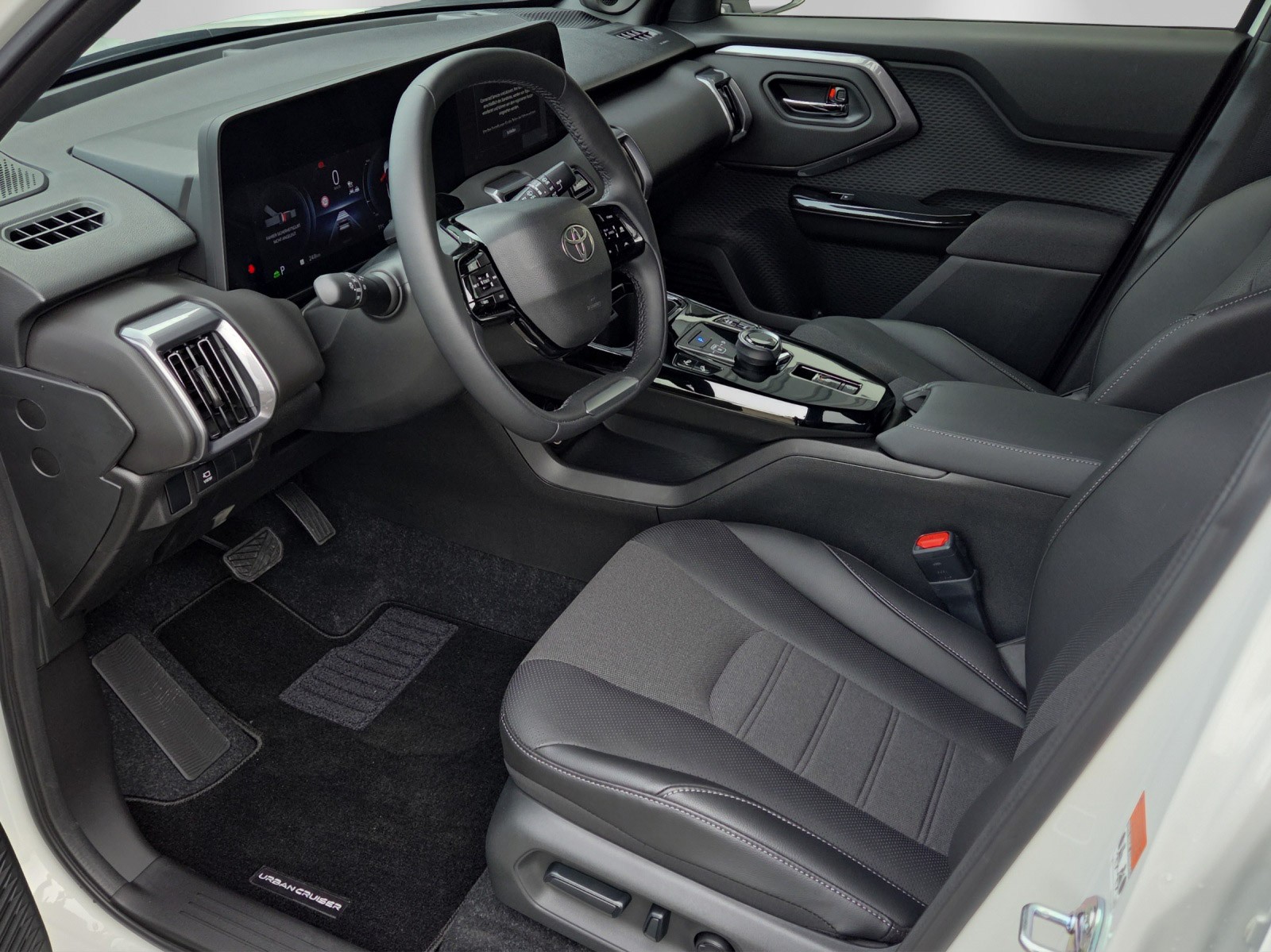 TOYOTA Urban Cruiser 61 kWh Premium AWD-image-11