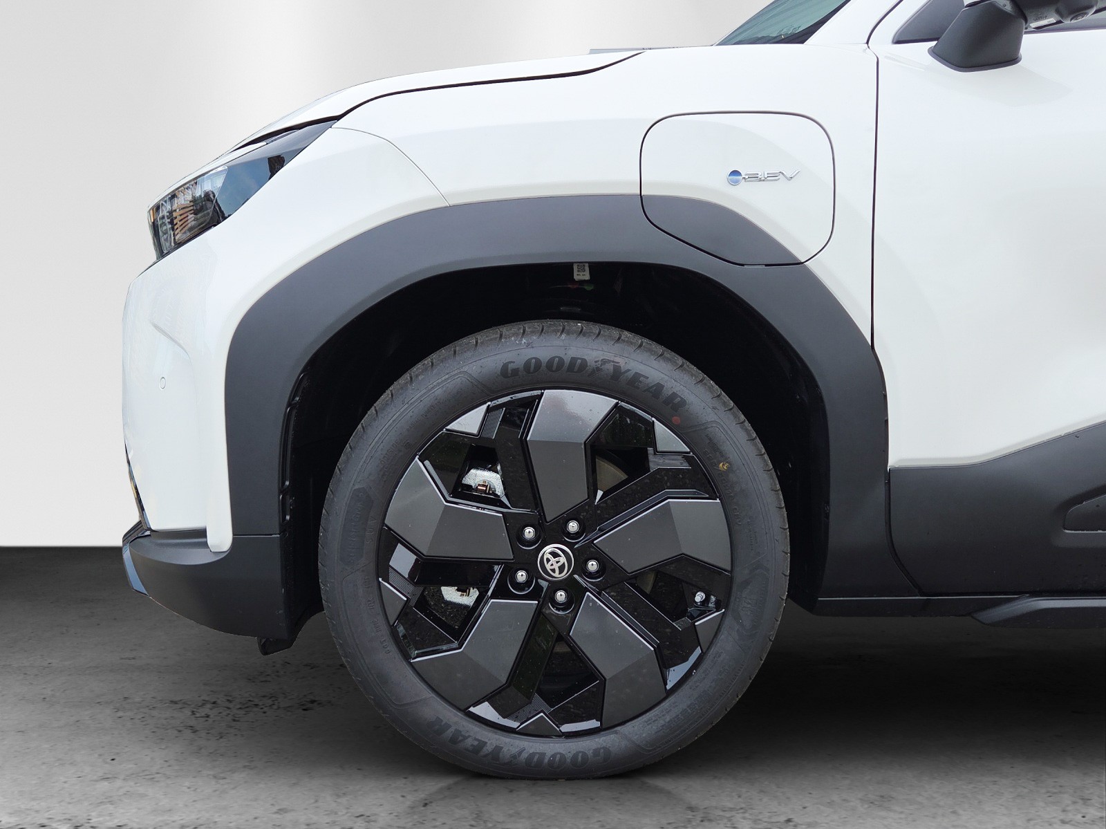 TOYOTA Urban Cruiser 61 kWh Premium AWD-image-8