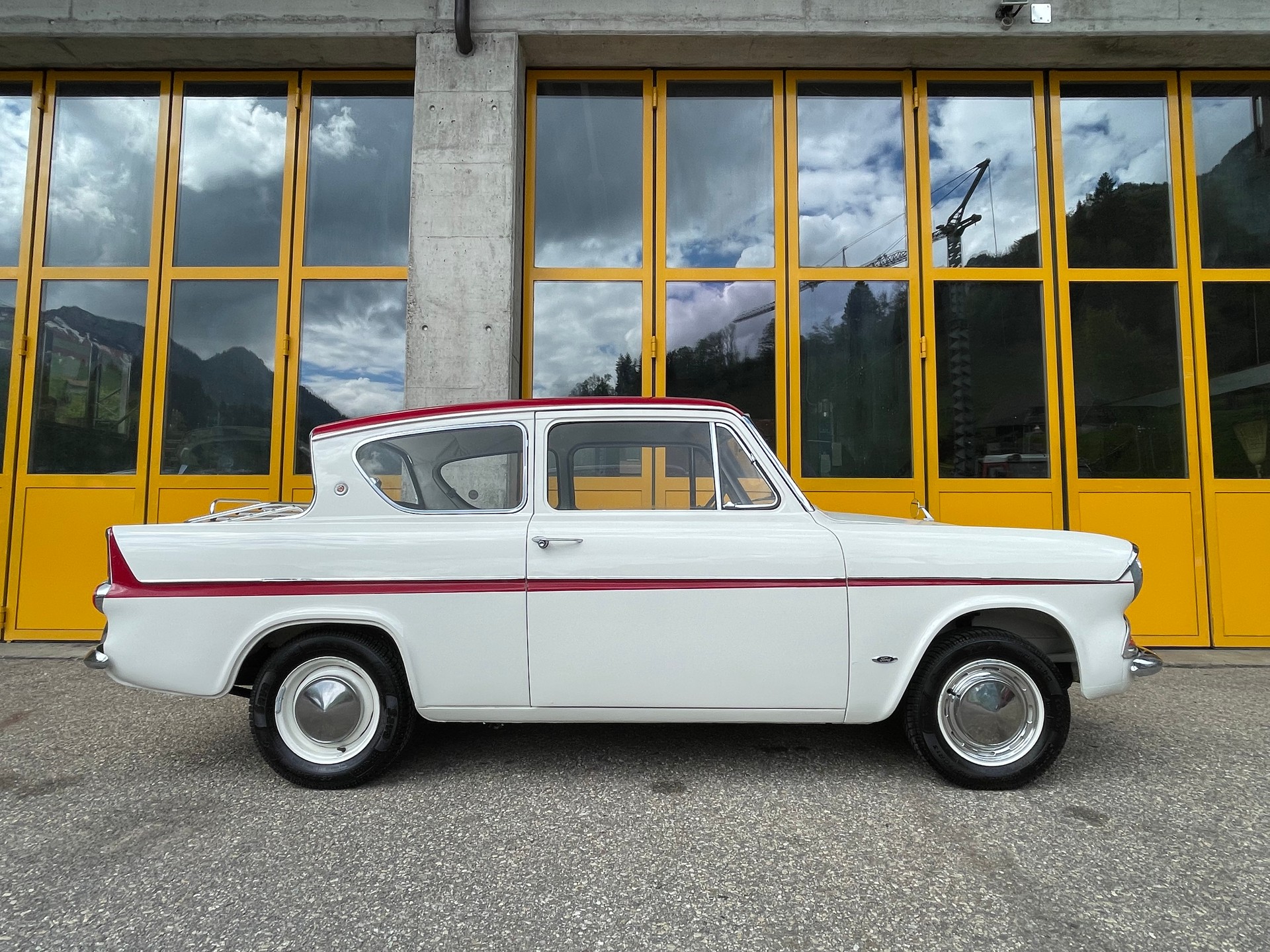 FORD 105 e Deluxe-image-9